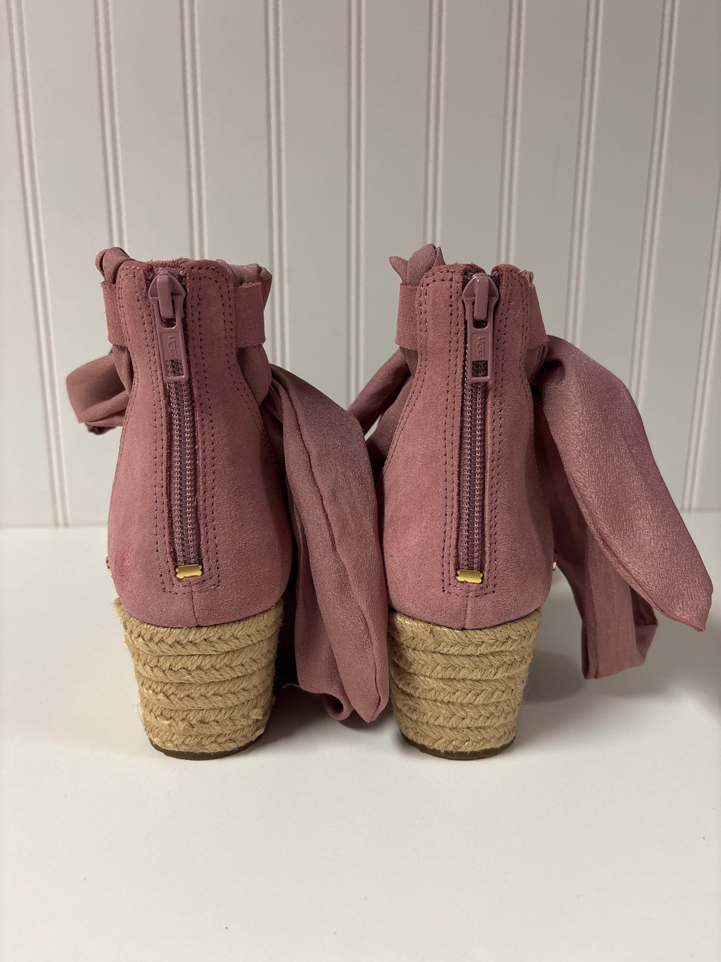 Sandals Designer By Ugg In Mauve, Size: 9