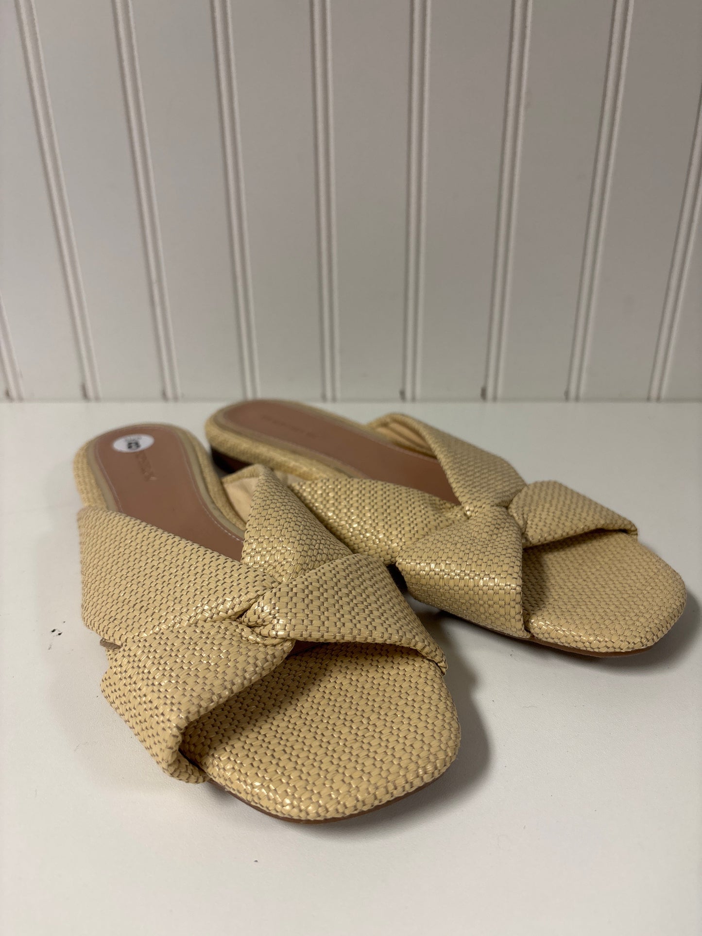 Sandals Flats By Nordstrom In Cream, Size: 8