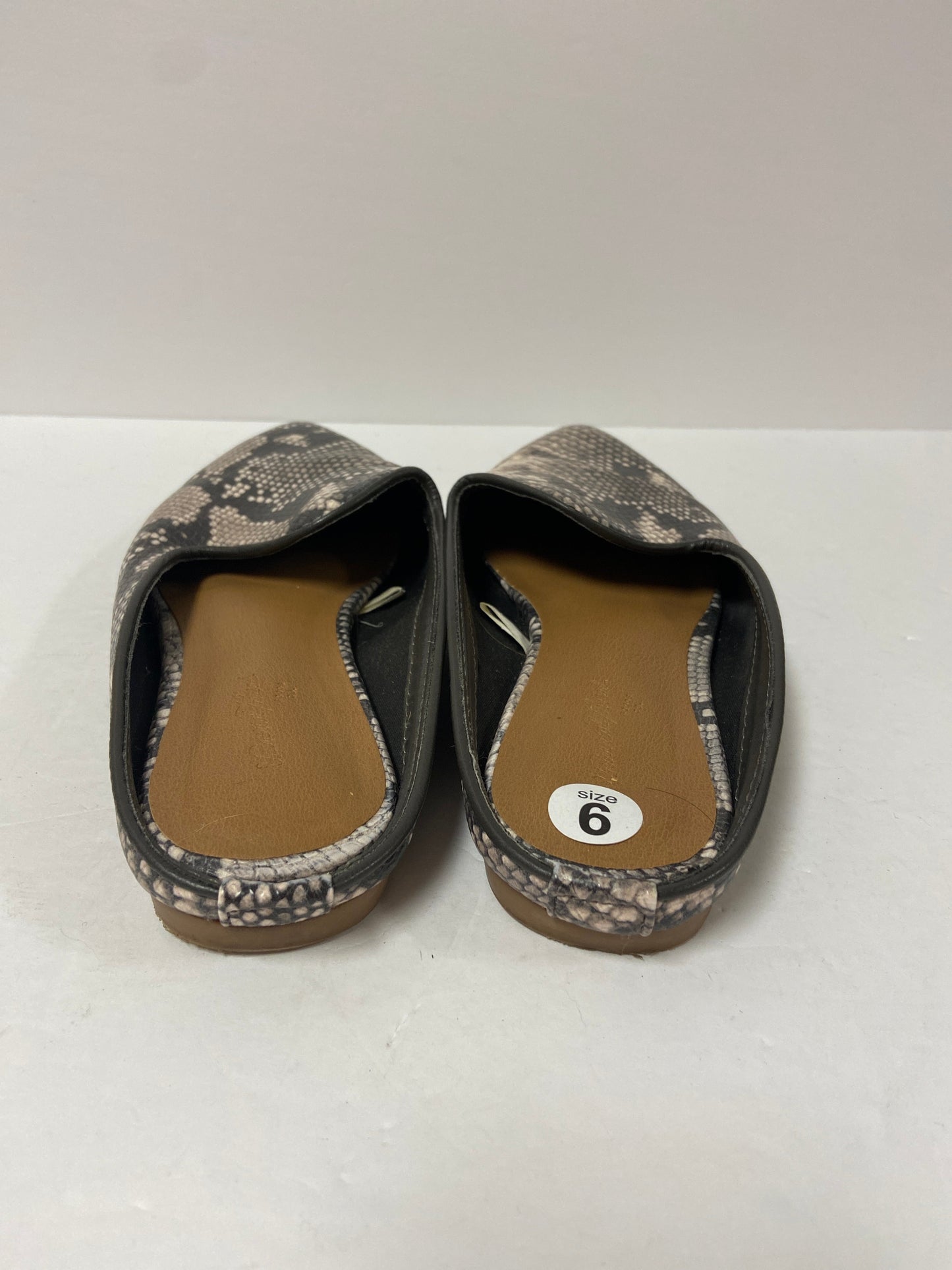 Shoes Flats Mule & Slide By Universal Thread  Size: 6