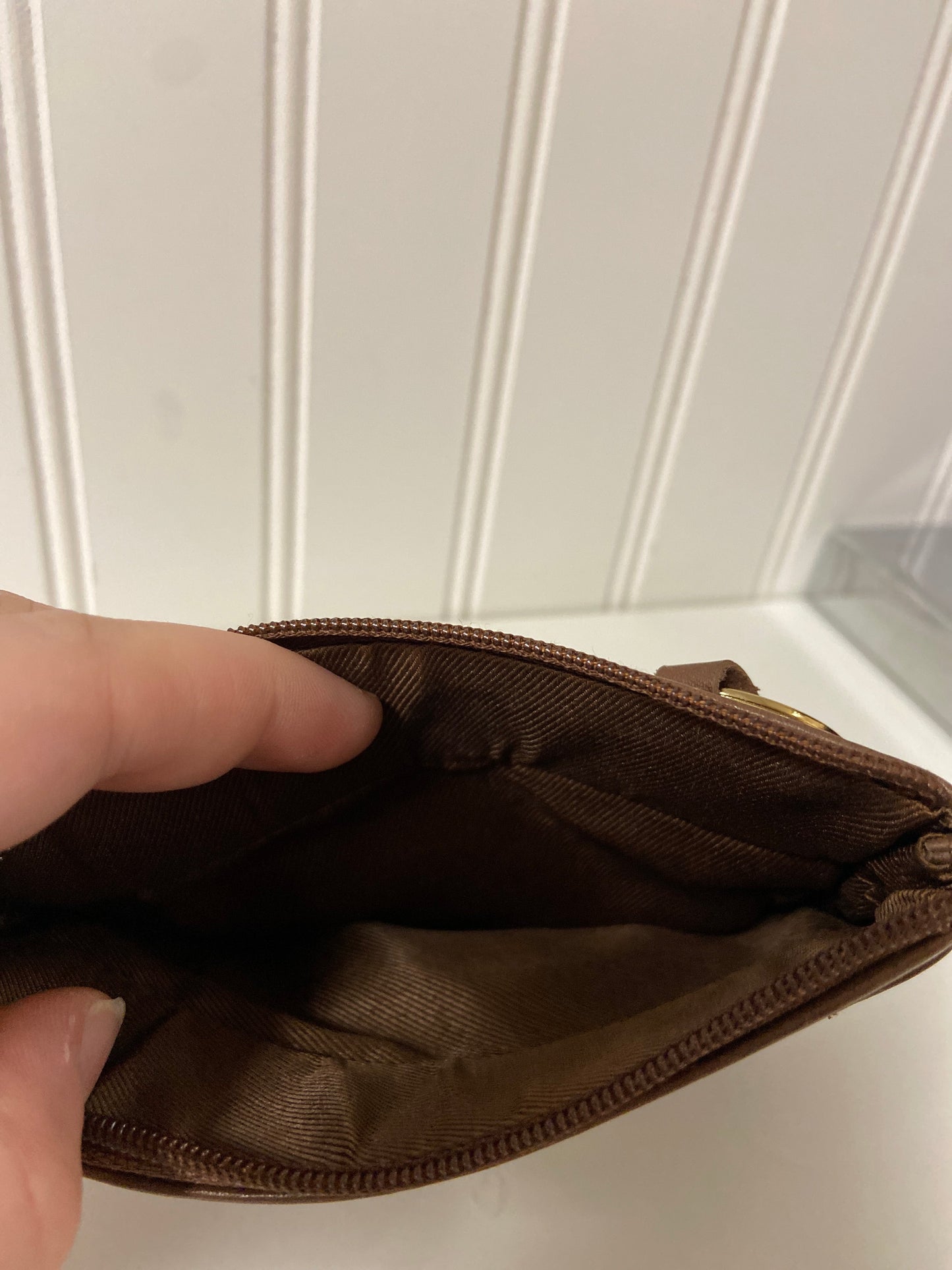 Wallet Clothes Mentor, Size Small