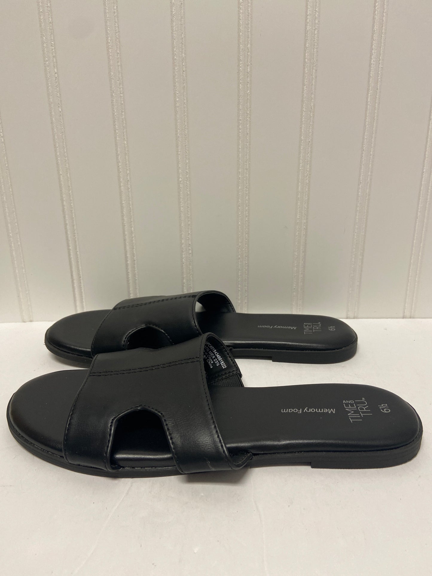 Sandals Flats By Time And Tru  Size: 6.5