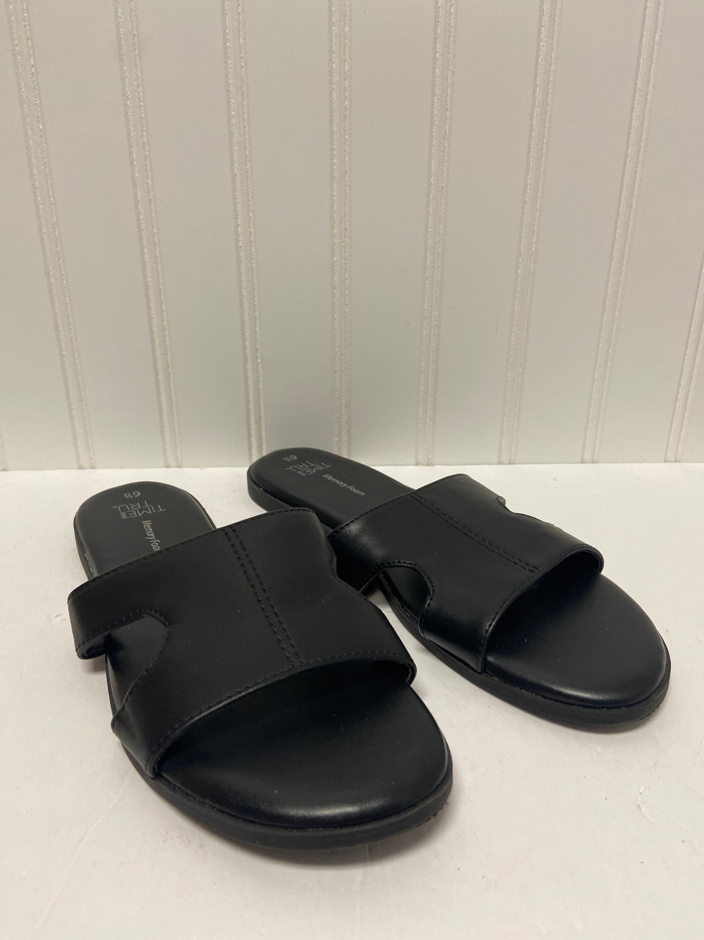 Sandals Flats By Time And Tru  Size: 6.5