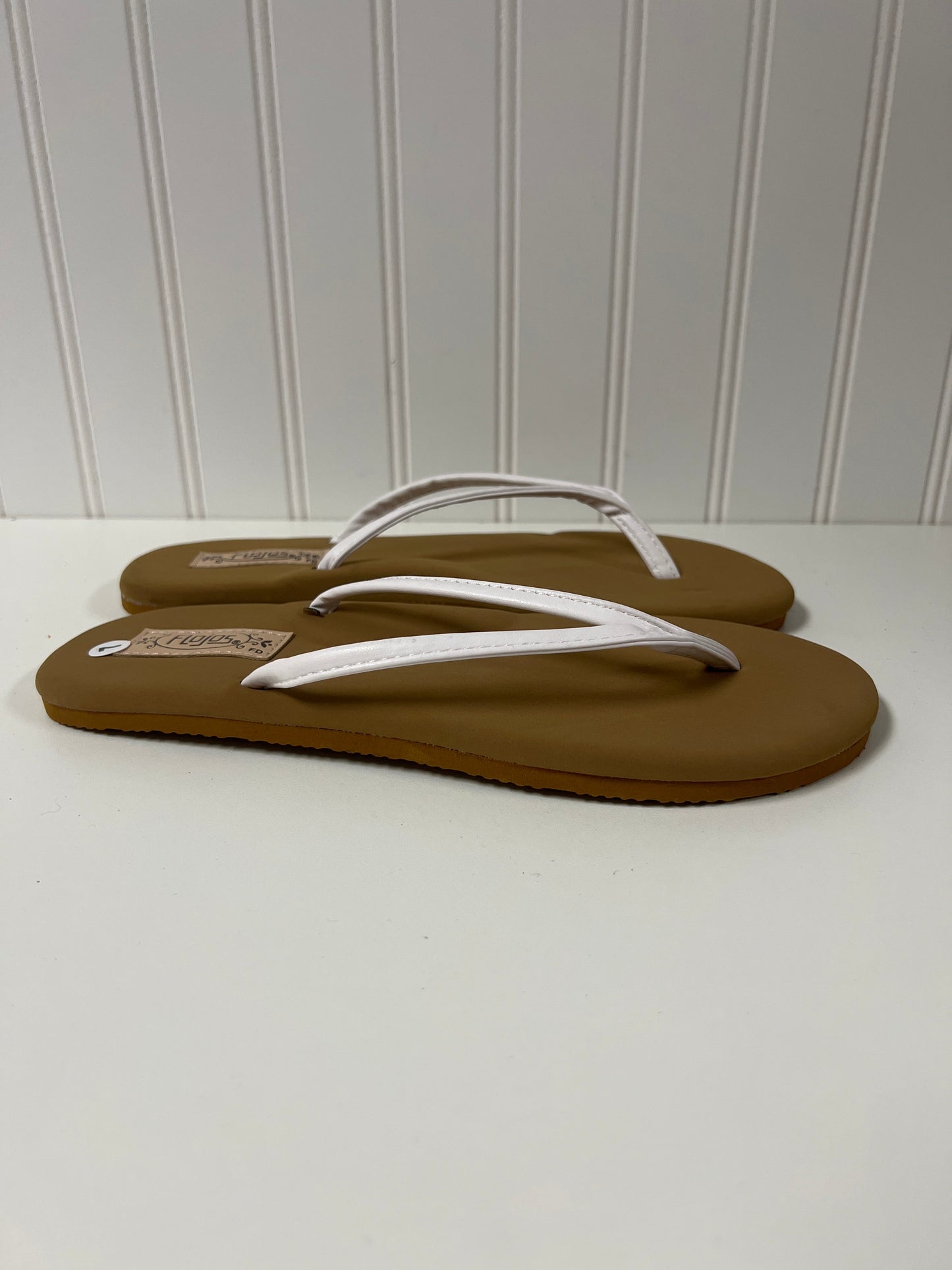 White Sandals Flip Flops Clothes Mentor, Size 7