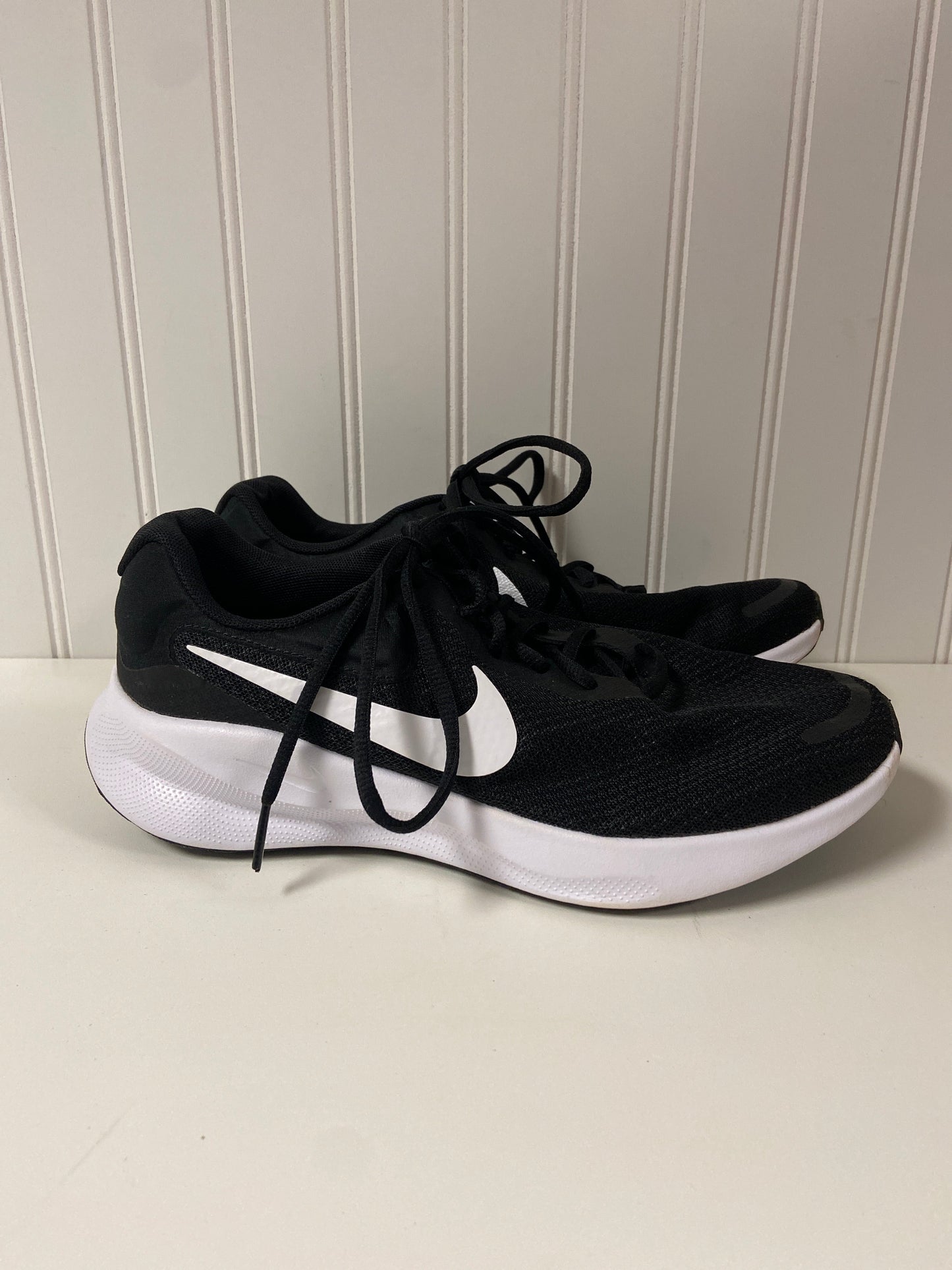 Shoes Athletic By Nike In Black & White, Size: 8.5