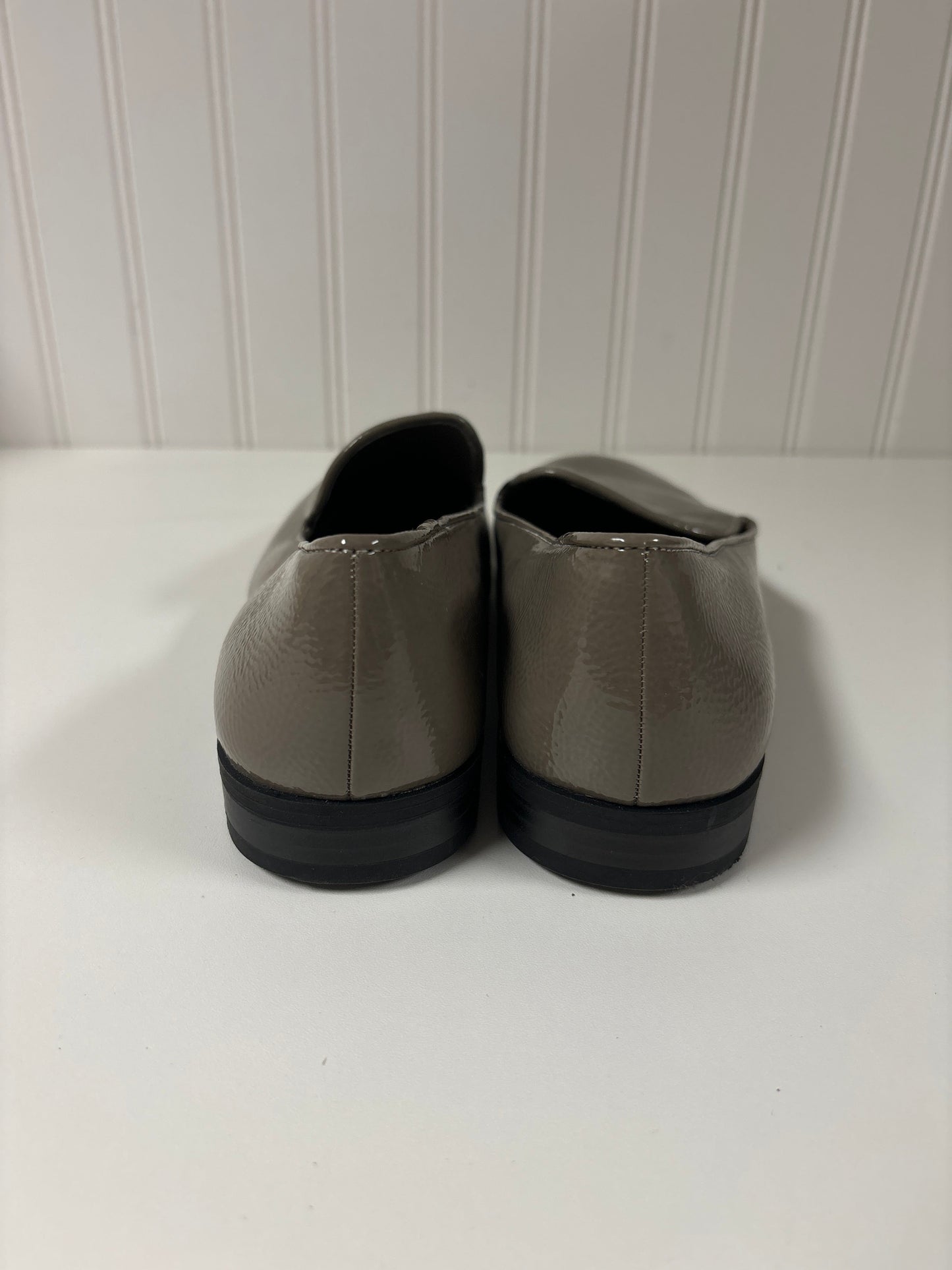 Taupe Shoes Flats Bandolino, Size 7