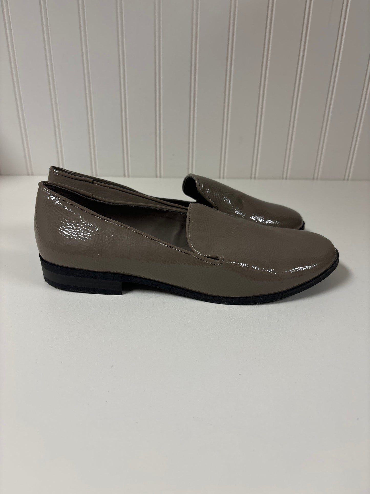 Taupe Shoes Flats Bandolino, Size 7