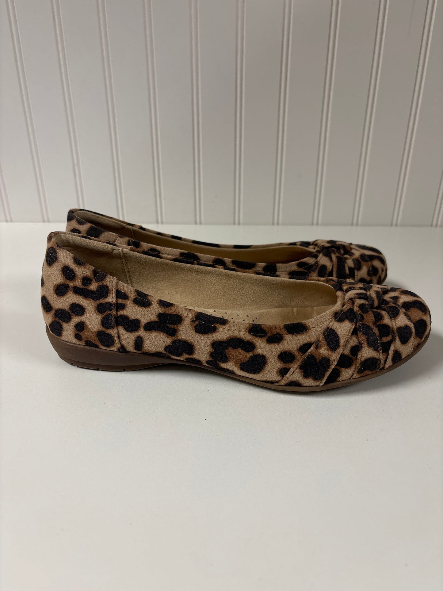 Animal Print Shoes Flats Naturalizer, Size 8