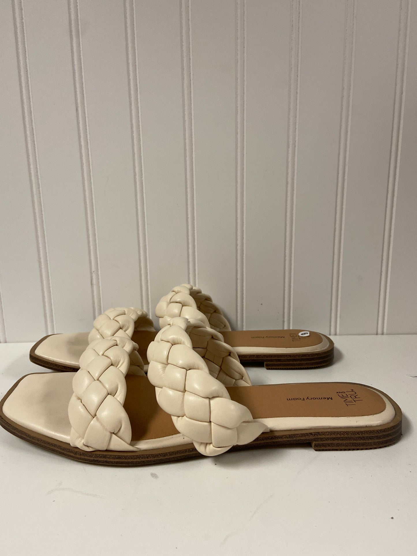 Cream Sandals Flats Time And Tru, Size 9