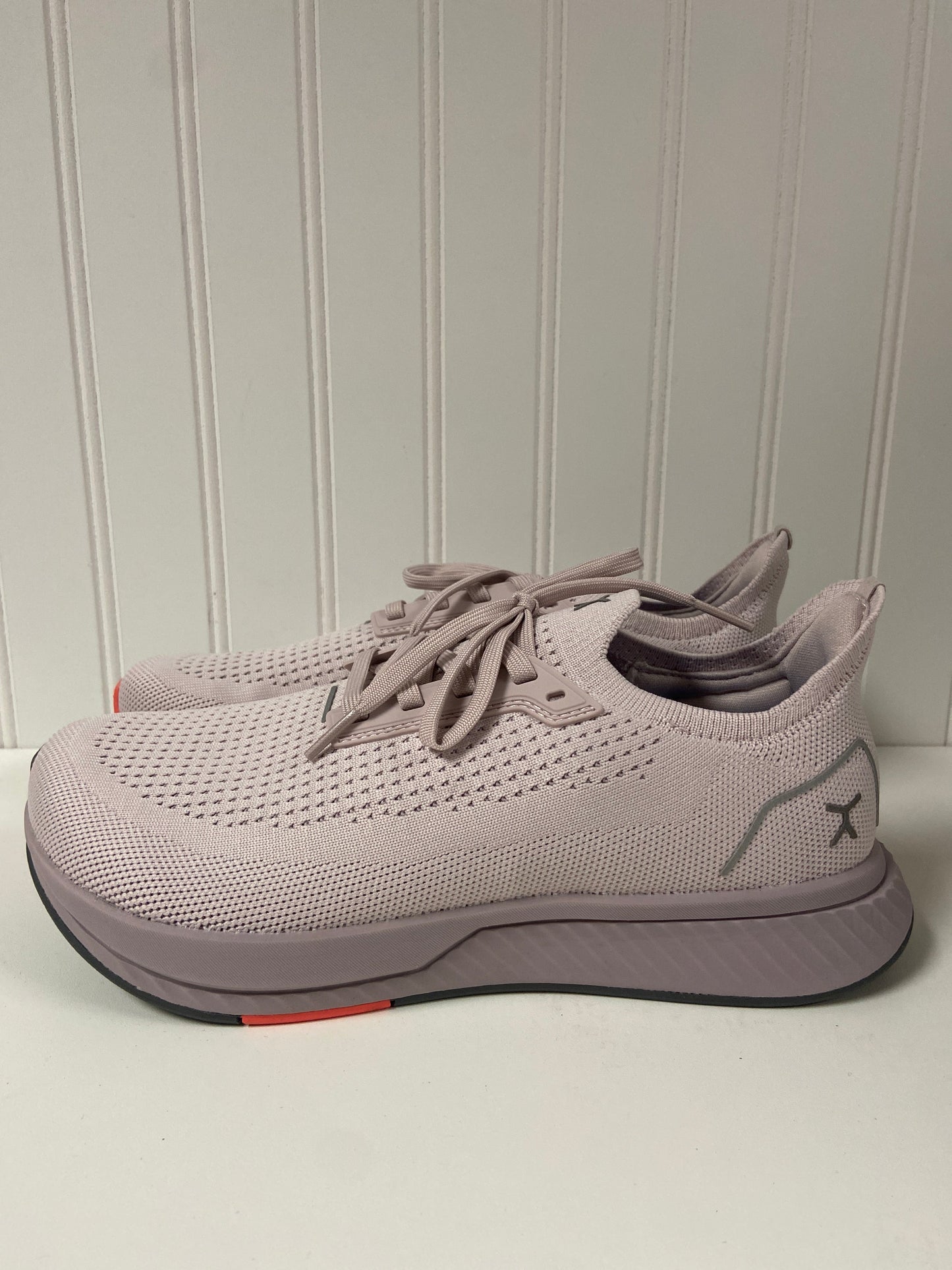 Purple Shoes Athletic Clothes Mentor, Size 7.5