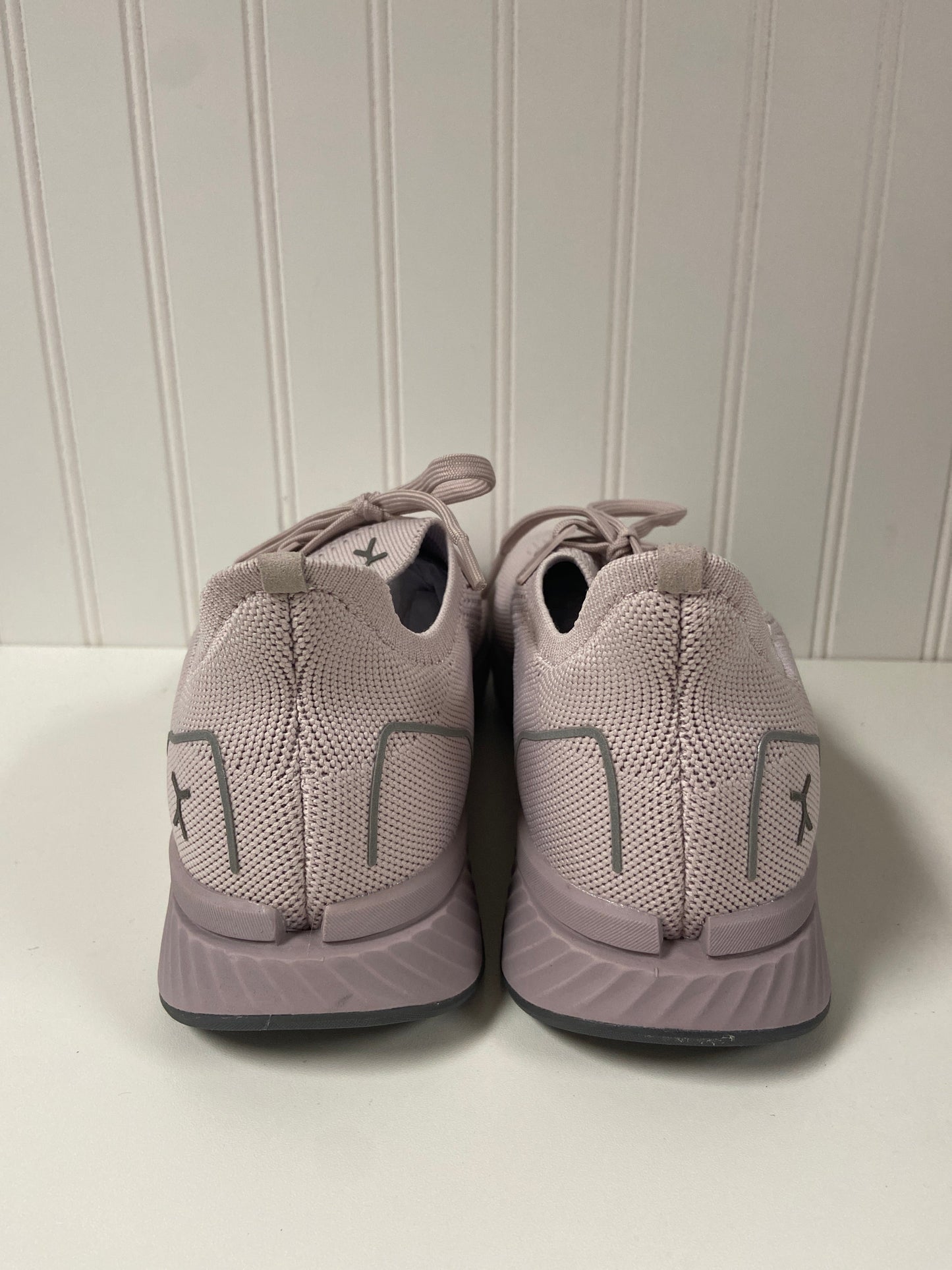 Purple Shoes Athletic Clothes Mentor, Size 7.5
