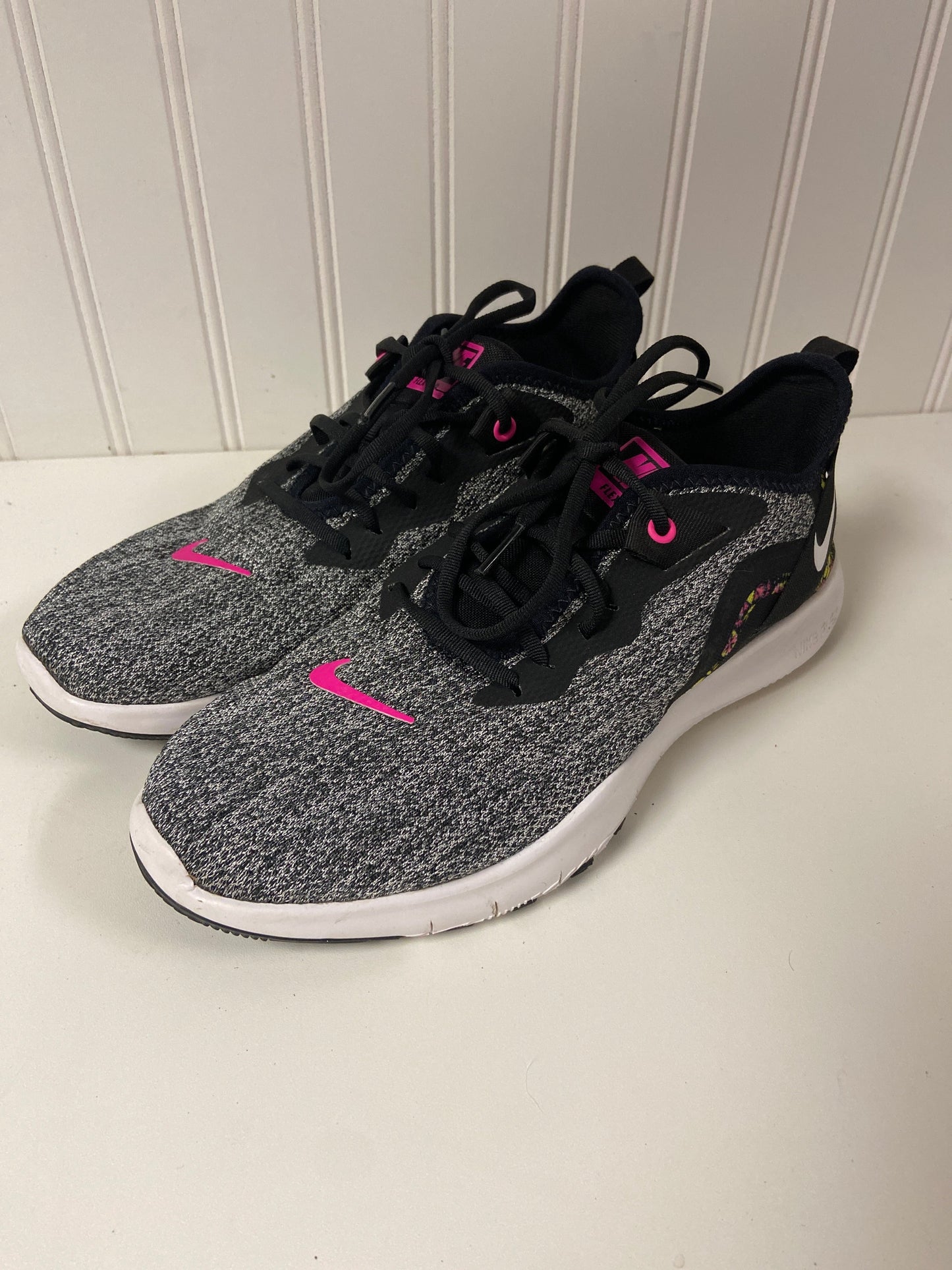 Shoes Athletic By Nike In Grey & Pink, Size: 7