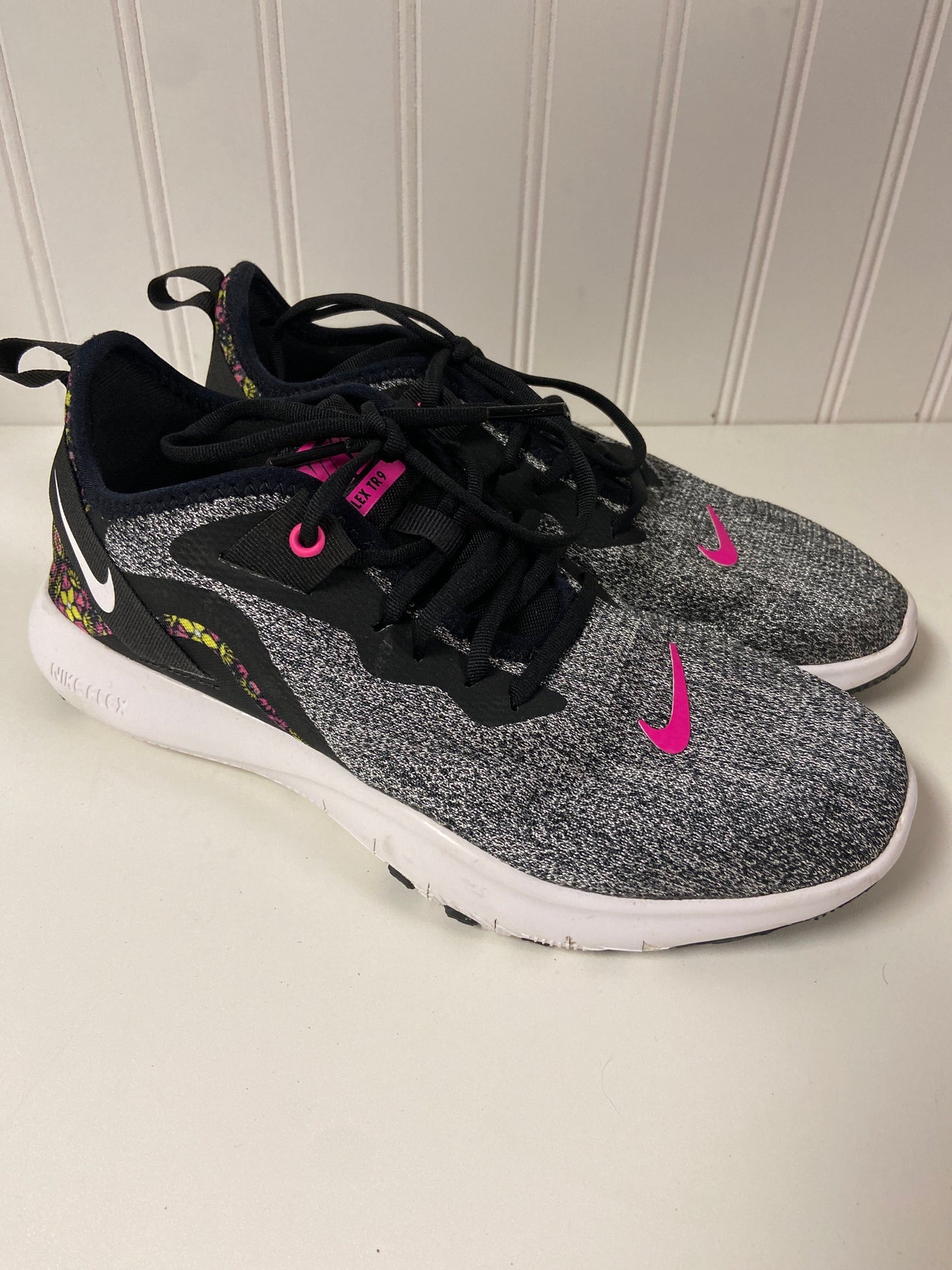 Shoes Athletic By Nike In Grey & Pink, Size: 7