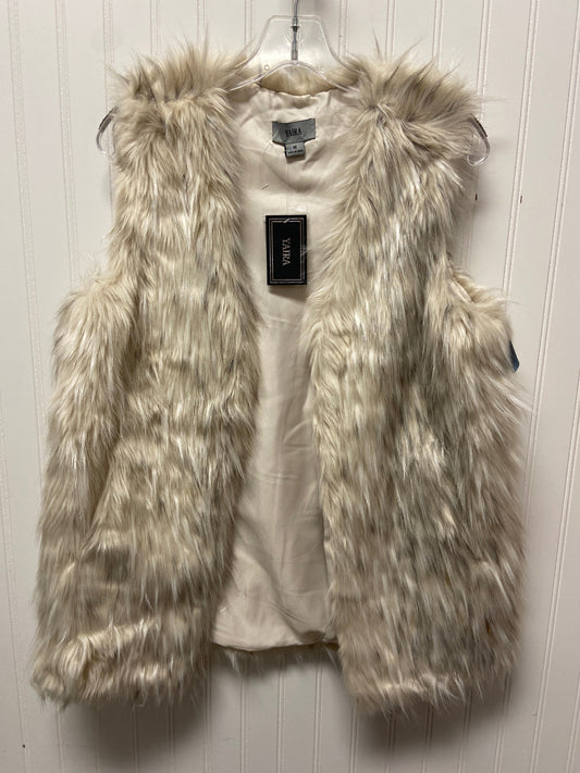 Vest Faux Fur & Sherpa By Clothes Mentor In Cream, Size: M