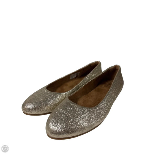 Shoes Flats By Toms In Gold, Size: 7