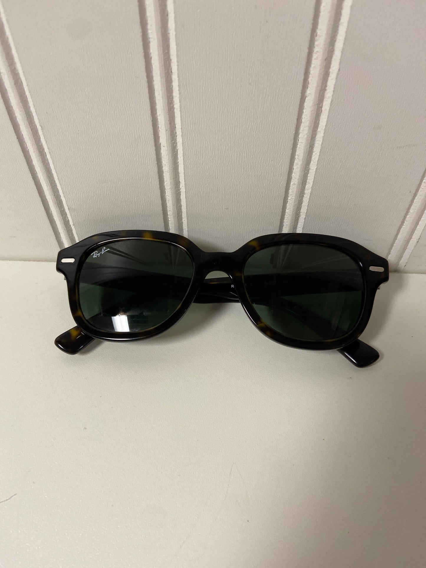 Sunglasses Designer By Ray Ban, Size: Medium