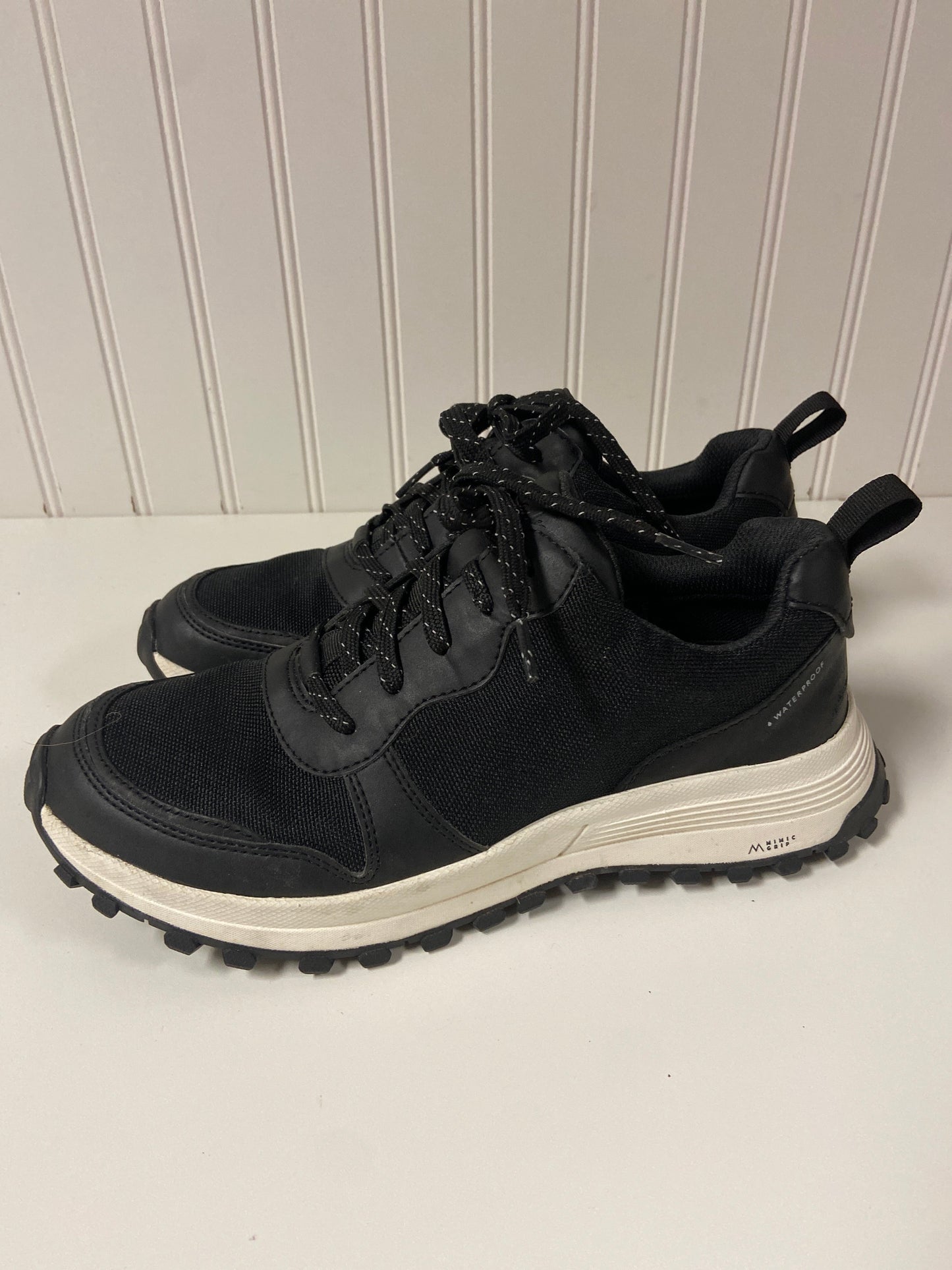 Shoes Sneakers By Clarks In Black, Size: 9