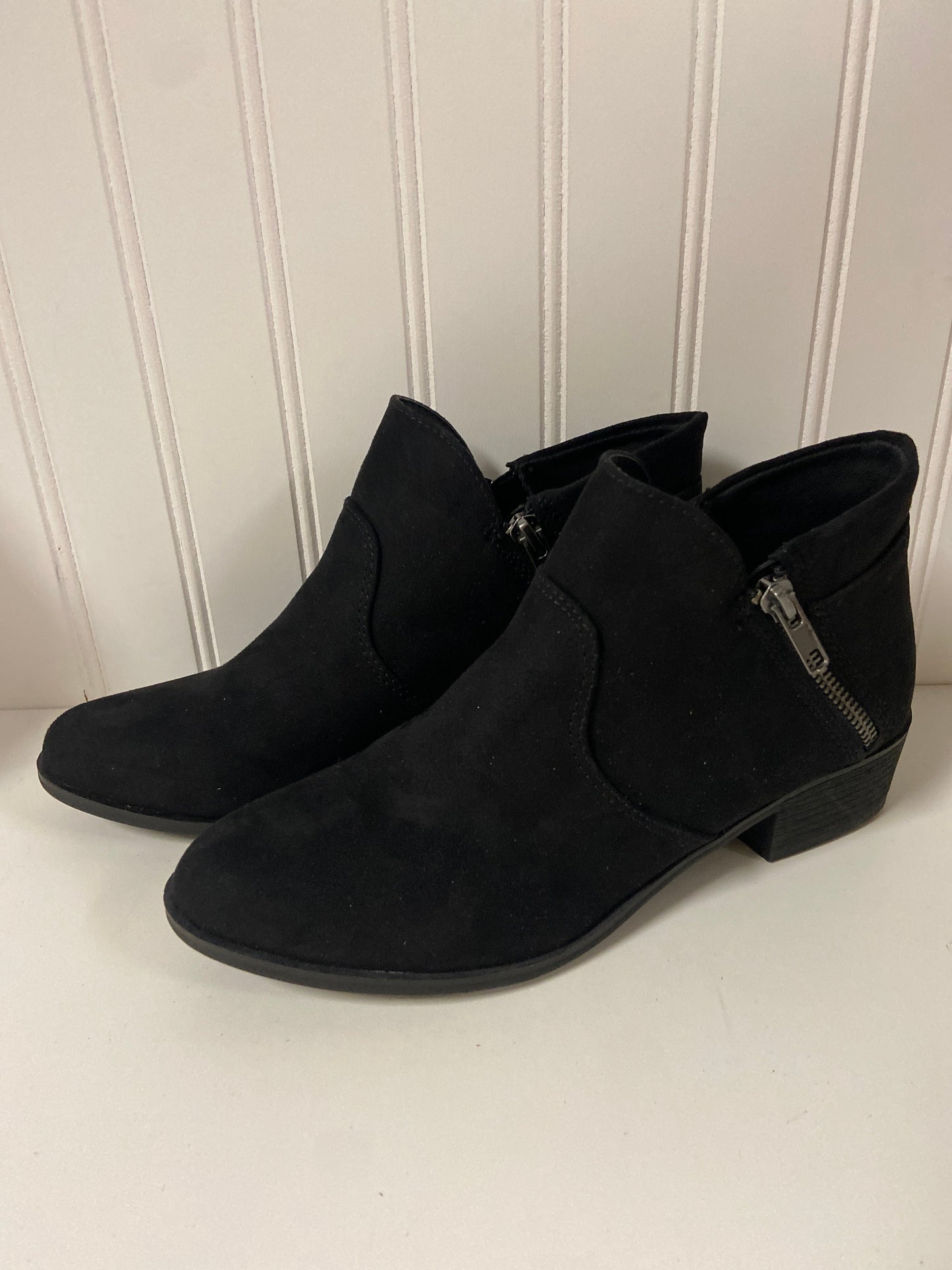 Boots Ankle Heels By Clothes Mentor In Black, Size: 7.5