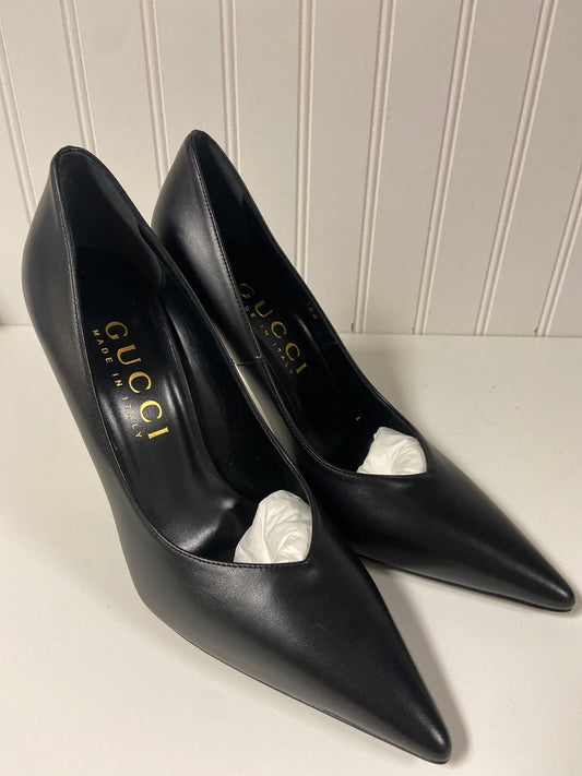 Shoes Luxury Designer By Gucci In Black & Gold, Size: 10.5