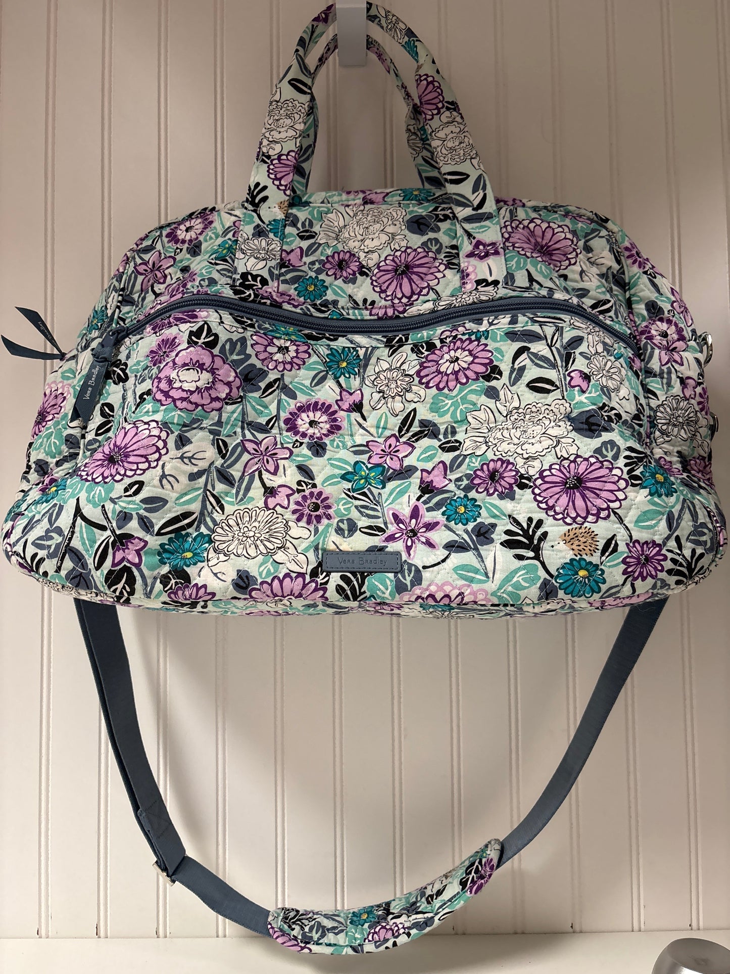 Luggage By Vera Bradley, Size: Medium