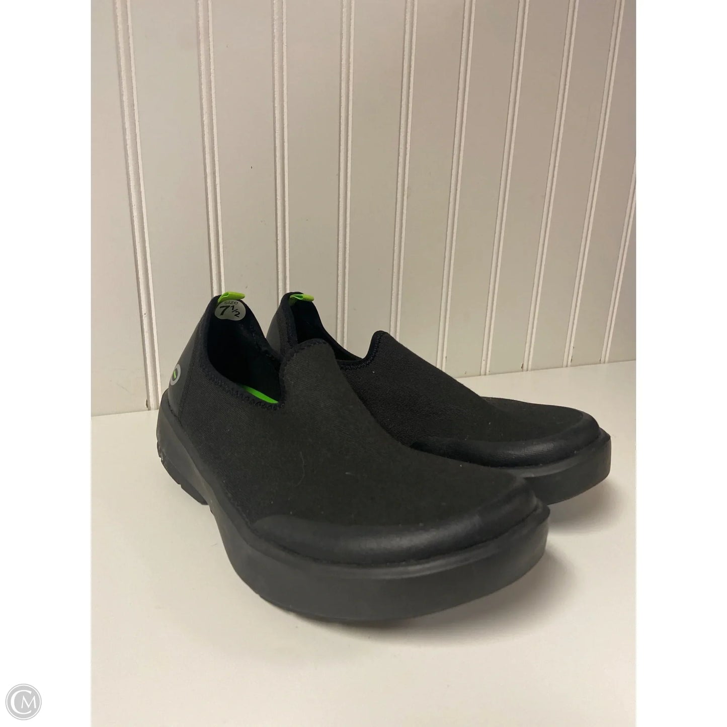 Shoes Flats By Oofos In Black, Size: 7.5