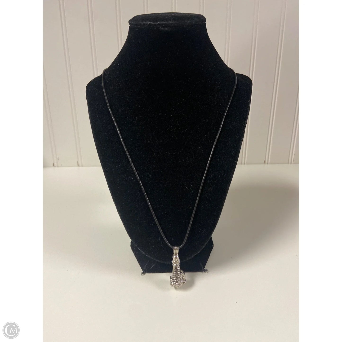 Necklace Pendant By Clothes Mentor