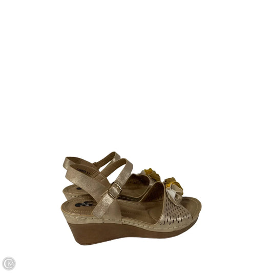 Sandals Heels Wedge By Clothes Mentor In Gold, Size: 9.5