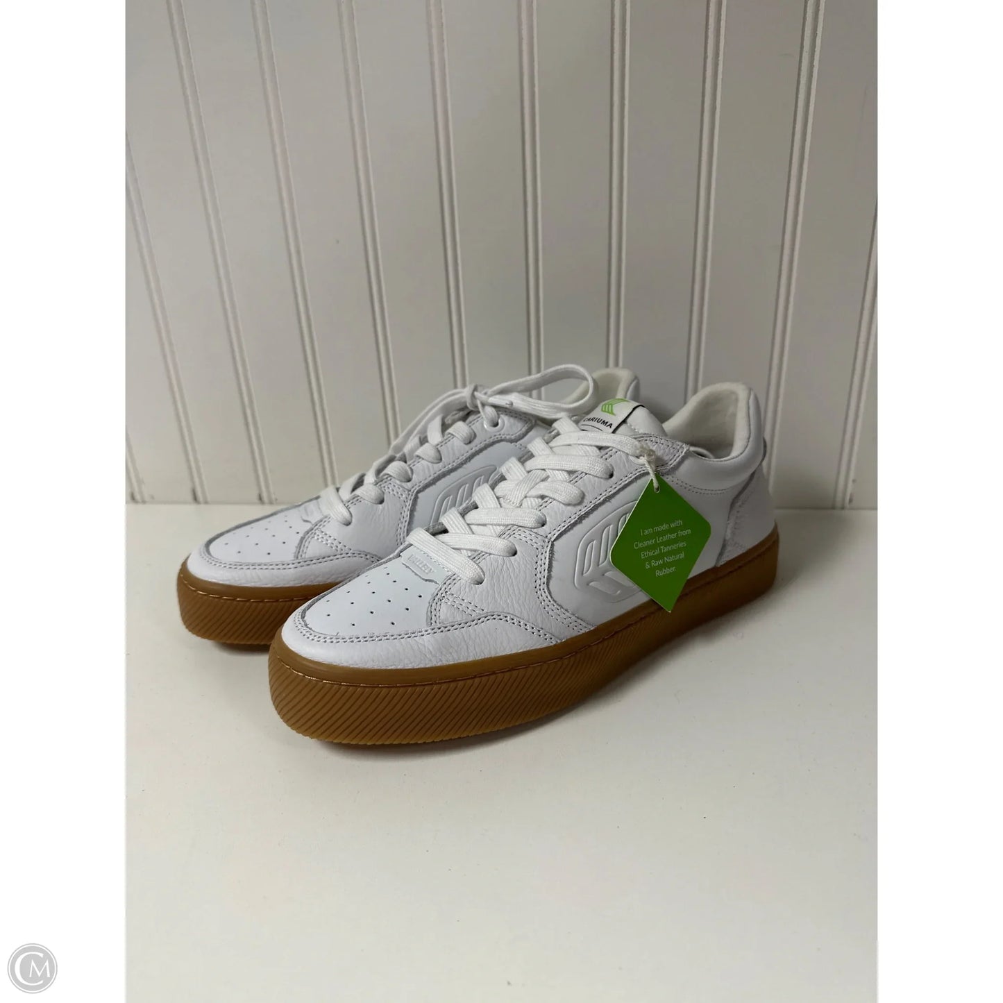 Shoes Sneakers By Cariuma In White, Size: 9