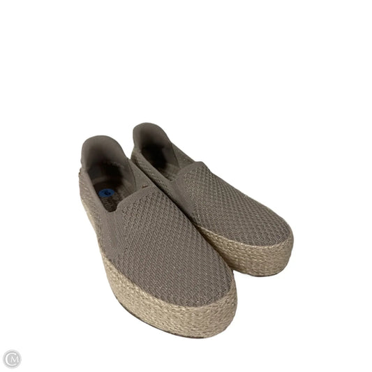 Shoes Flats By Skechers In Beige, Size: 6