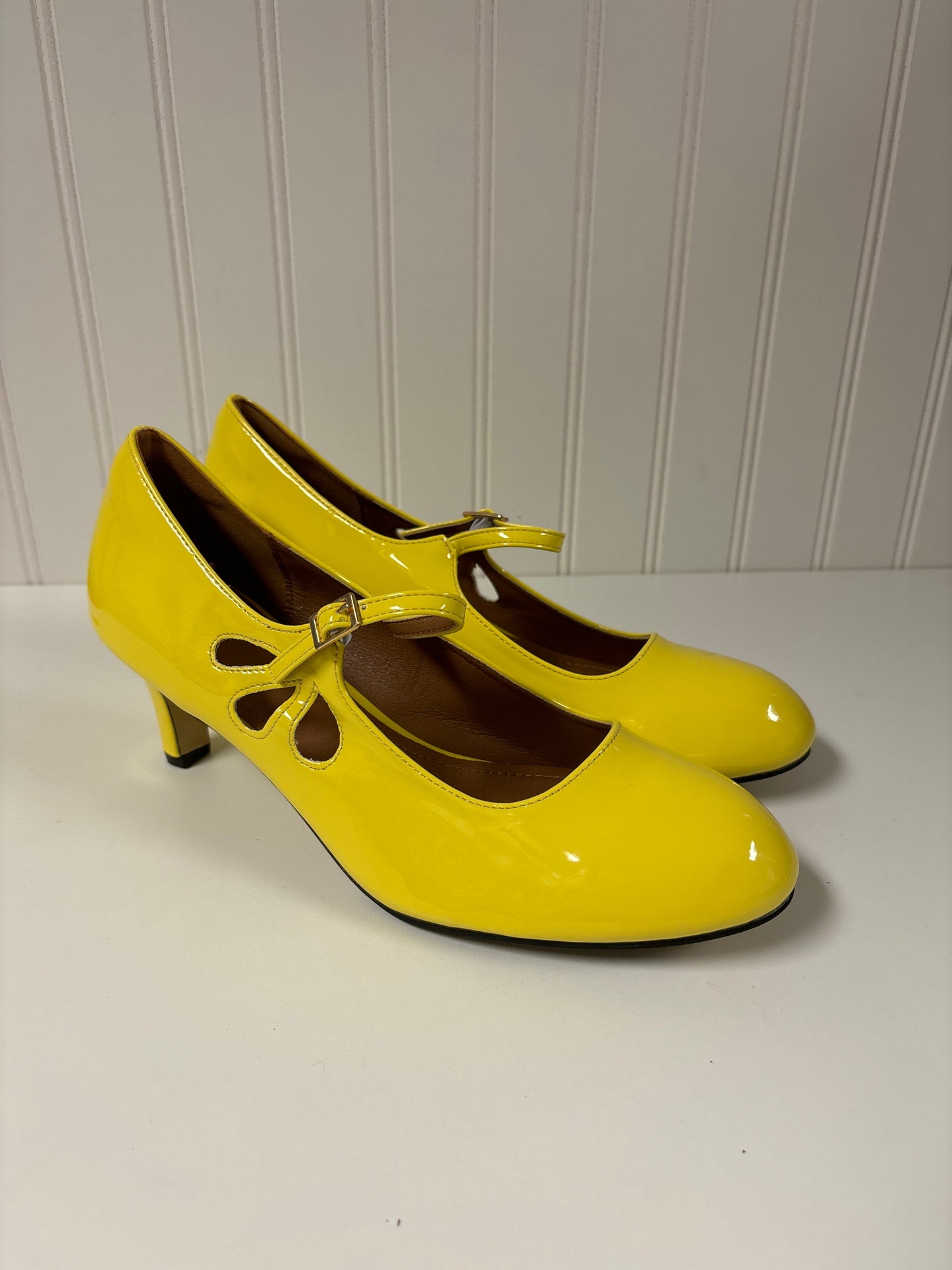 Yellow Shoes Heels Block Clothes Mentor, Size 10.5