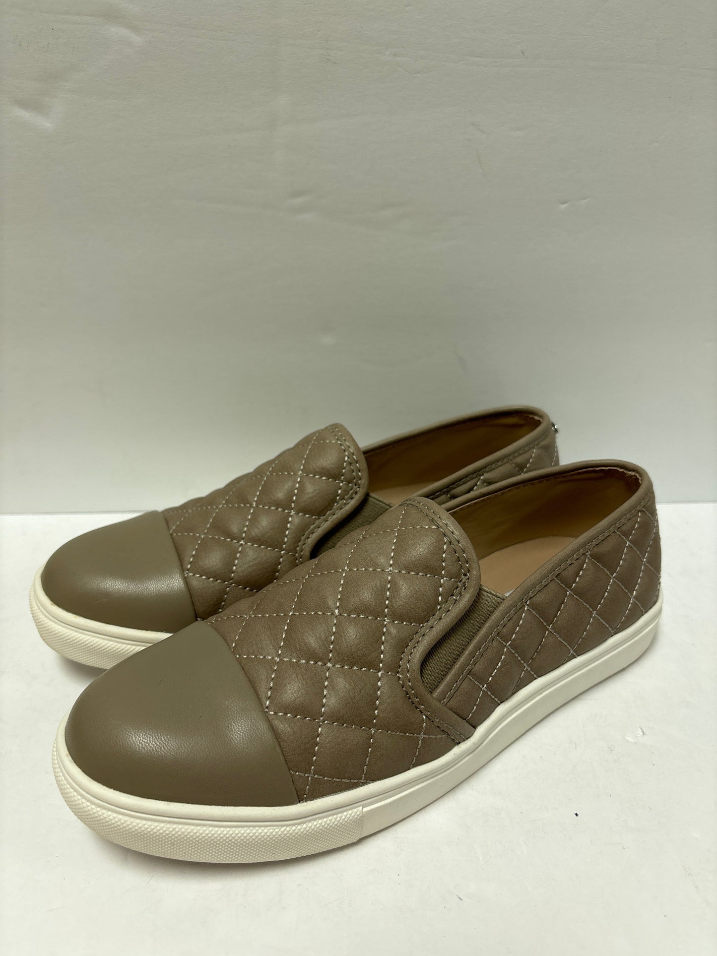 Taupe Shoes Flats Steve Madden, Size 7