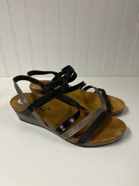 Black Sandals Flats Naot, Size 8.5
