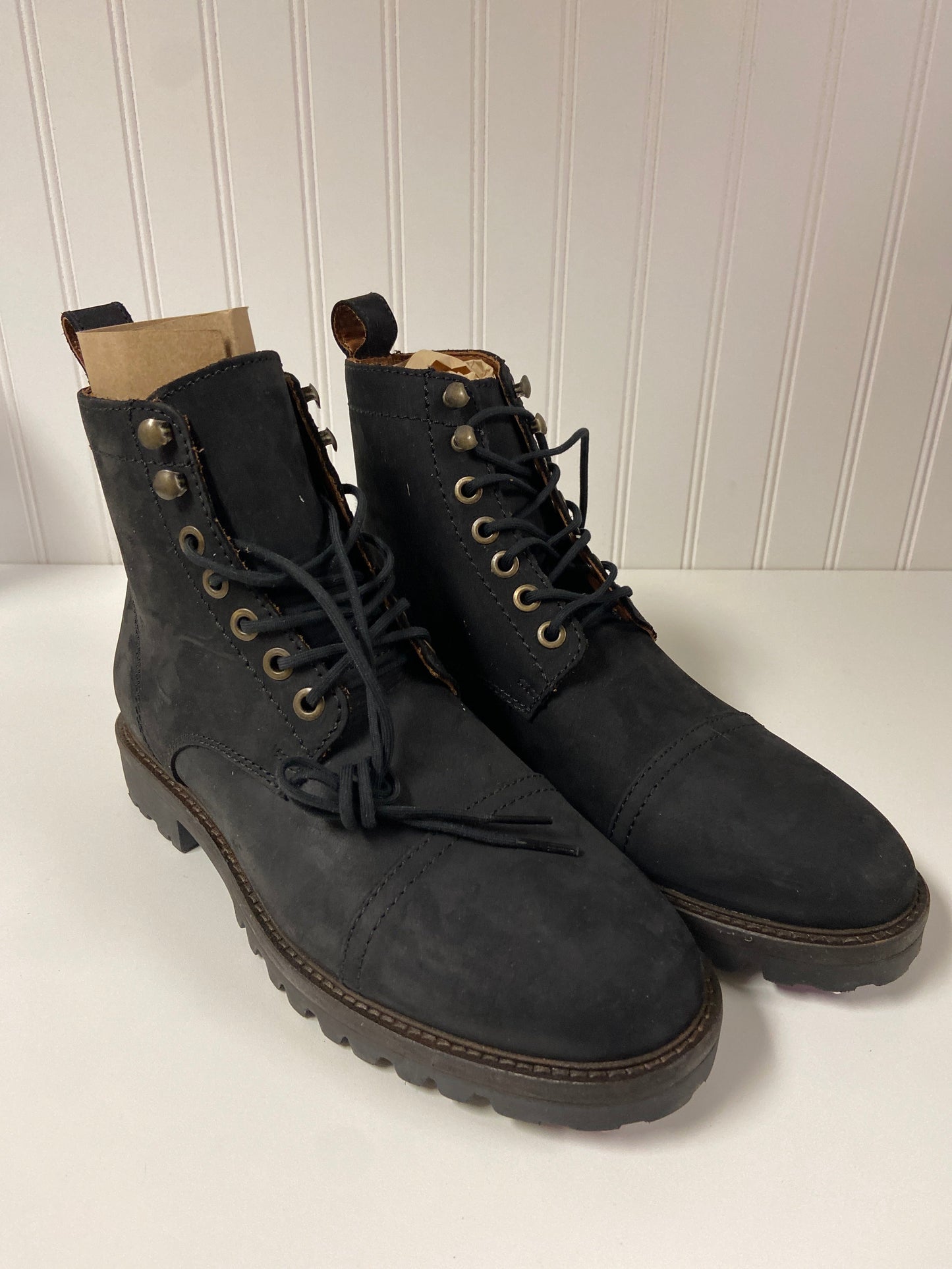 Black Boots Combat Clothes Mentor, Size 10.5