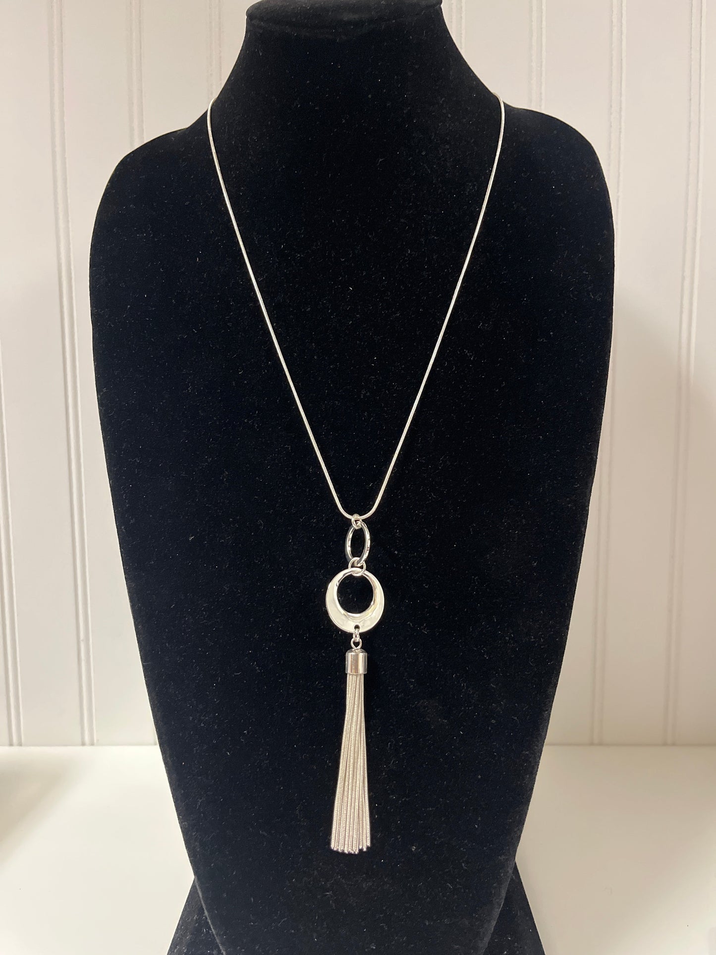 Necklace Charm Nine West, Size 1