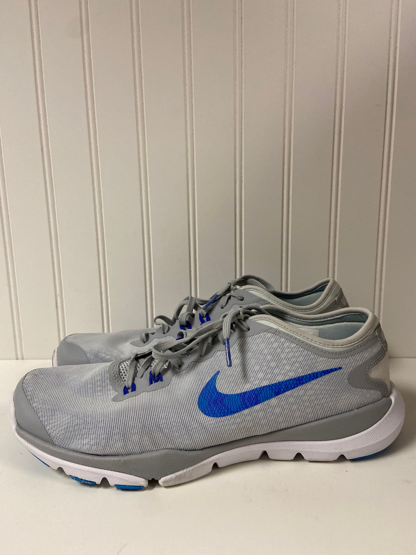 Grey Shoes Athletic Nike, Size 11