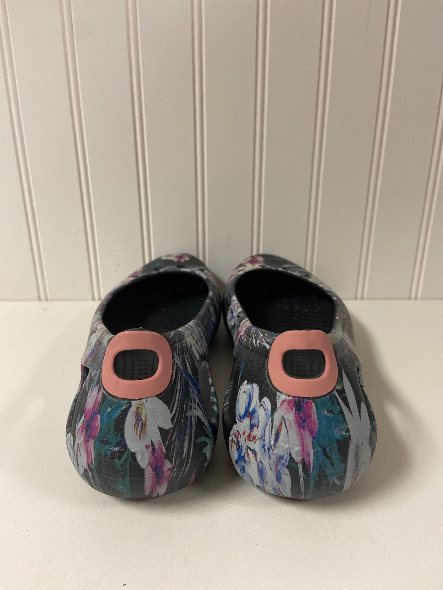 Floral Print Shoes Flats Crocs, Size 9