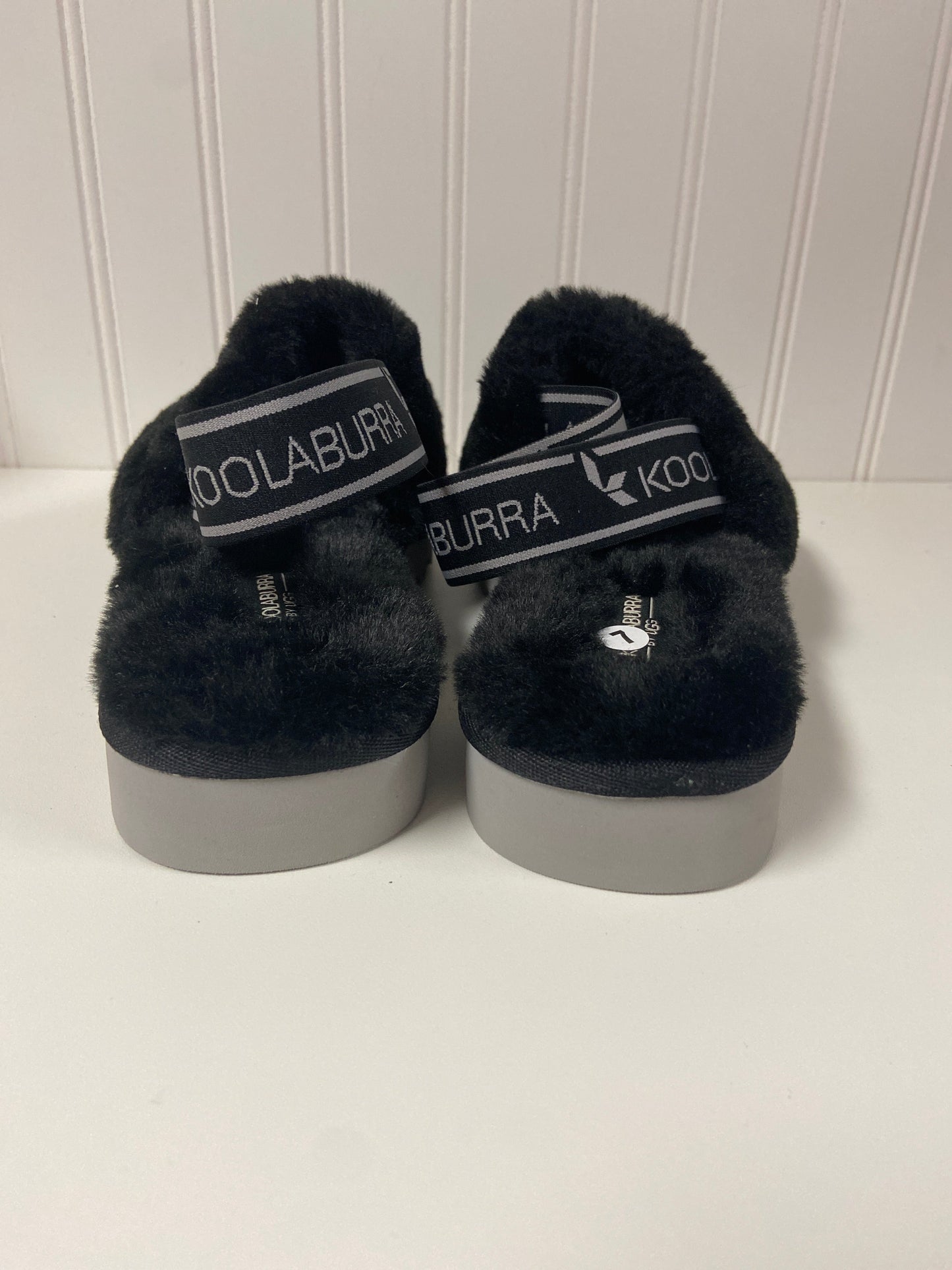 Slippers Designer By Koolaburra By Ugg In Black