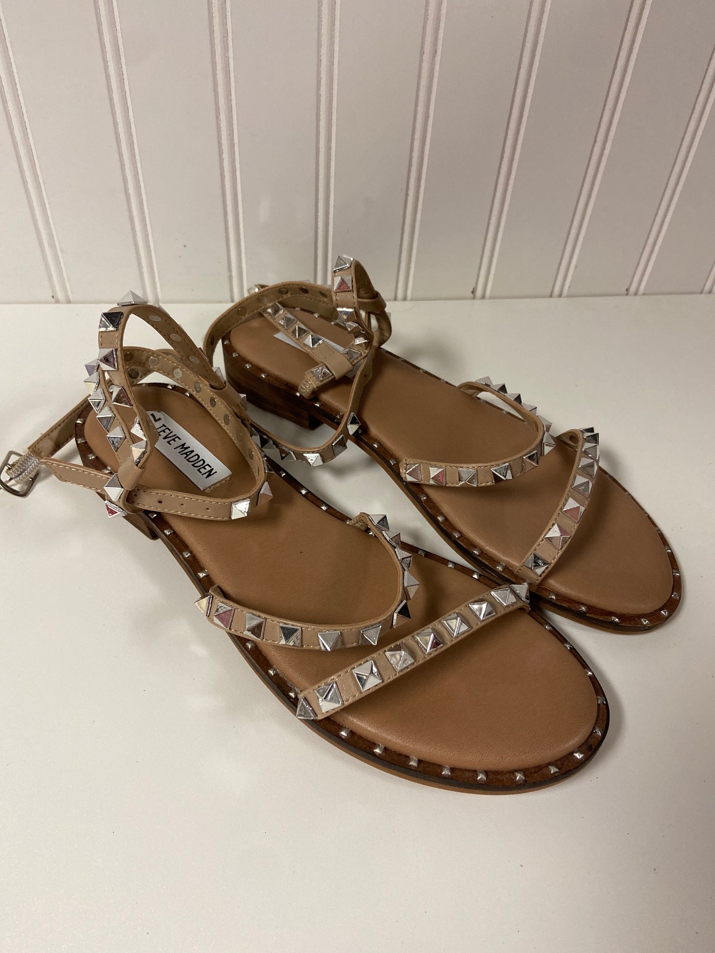 Sandals Flats By Steve Madden In Beige, Size: 7.5