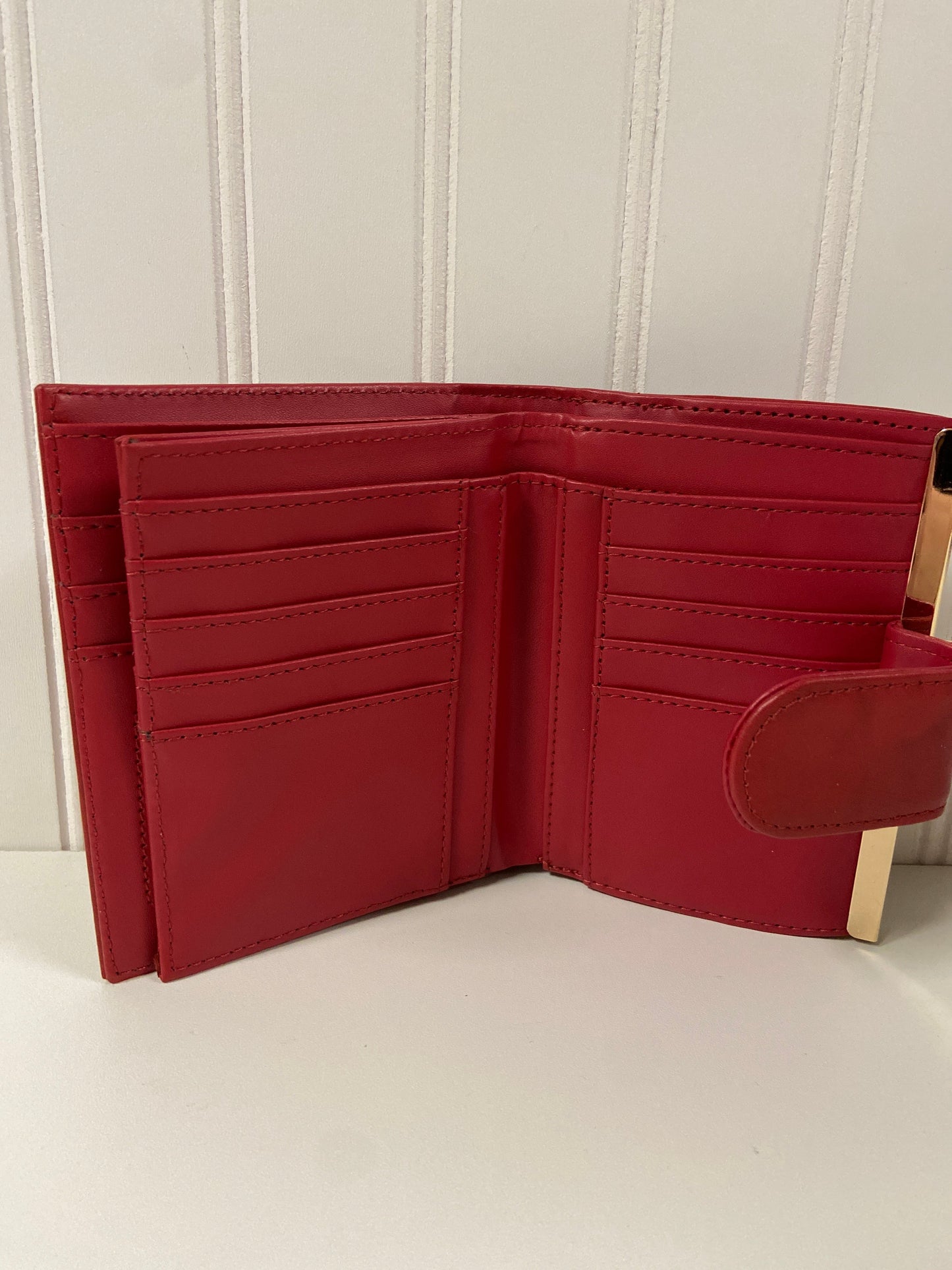 Wallet By Clothes Mentor, Size: Medium