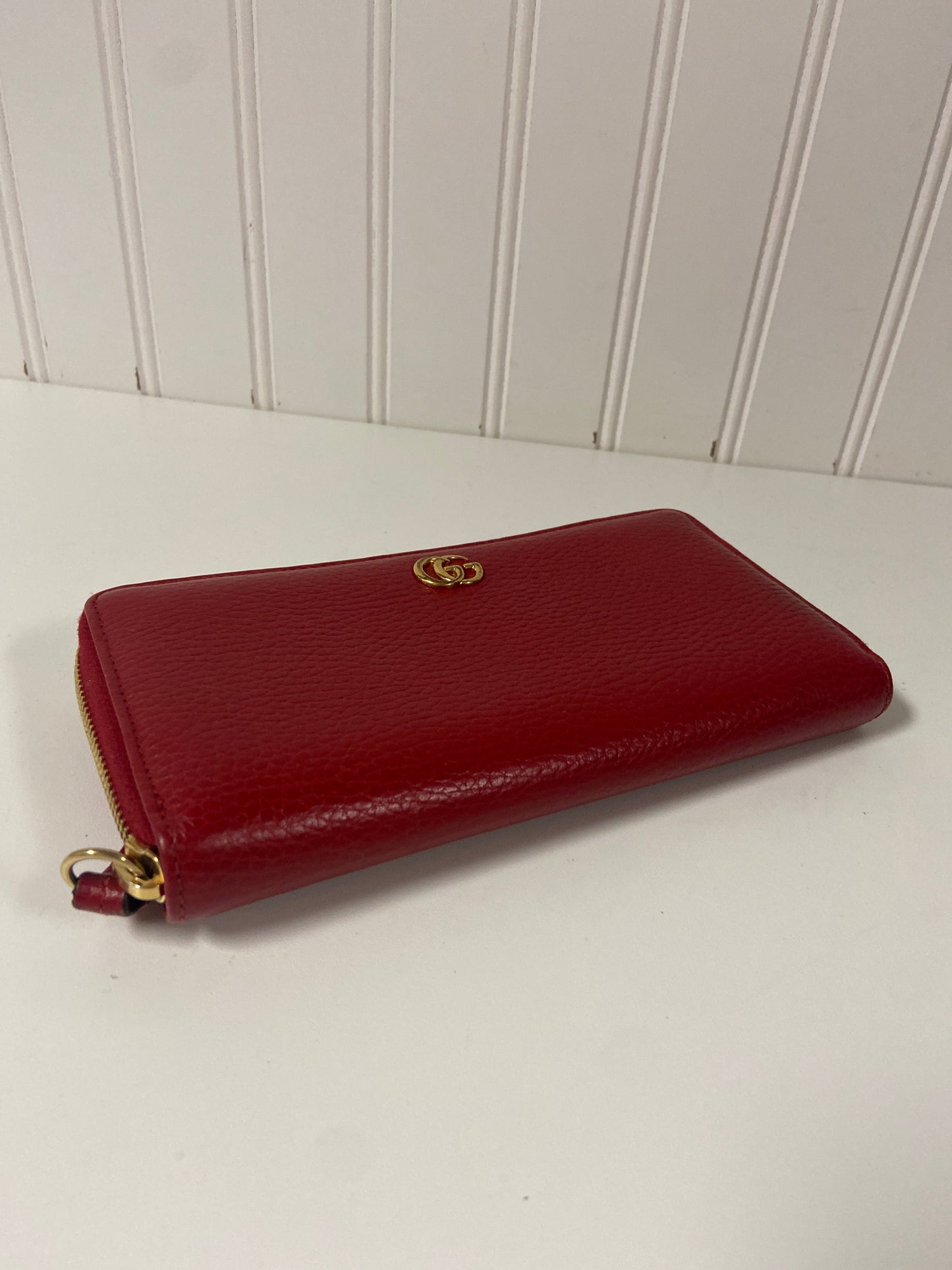 Wallet Luxury Designer By Gucci, Size: Medium