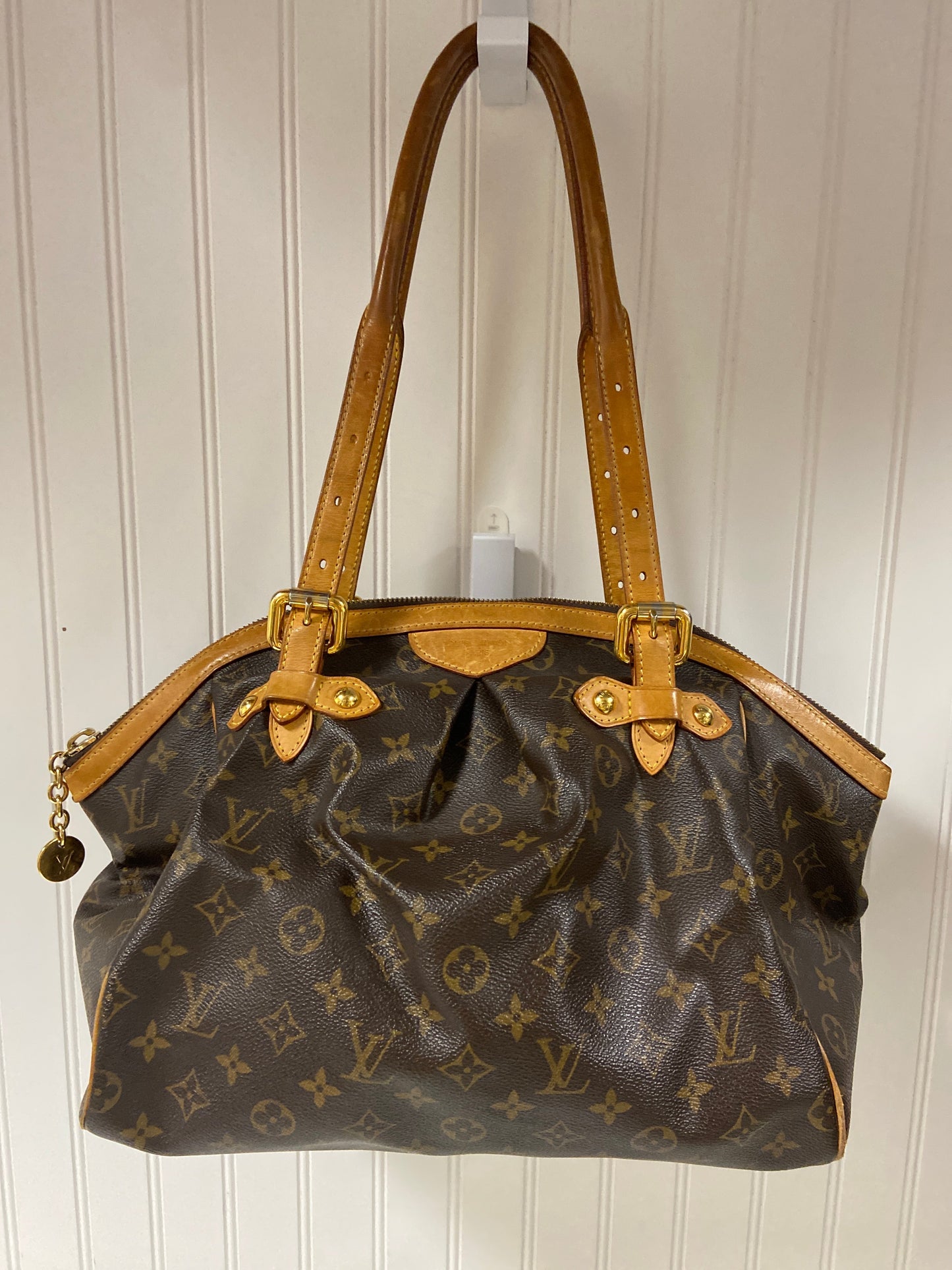 Handbag Luxury Designer By Louis Vuitton, Size: Medium