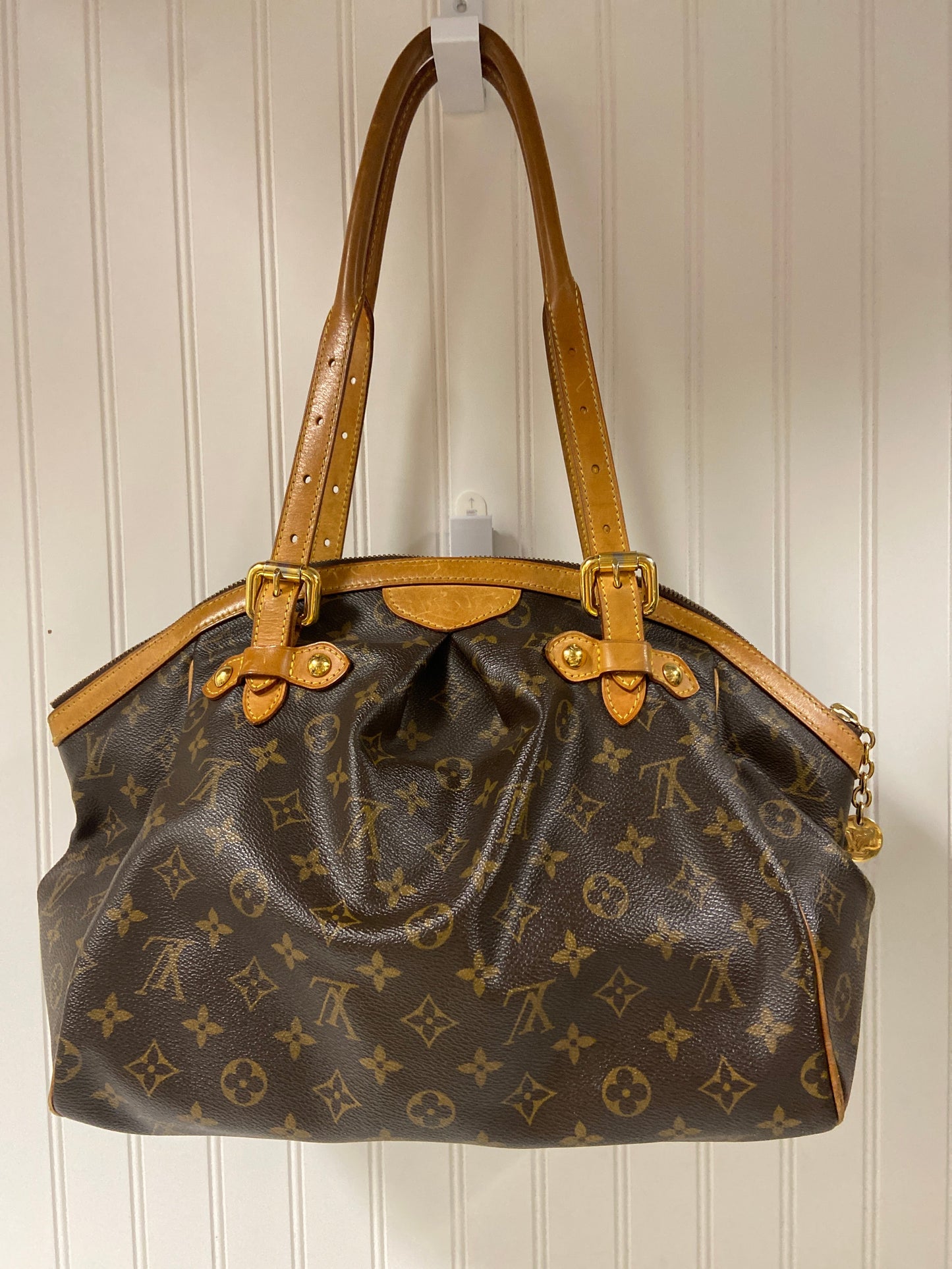 Handbag Luxury Designer By Louis Vuitton, Size: Medium