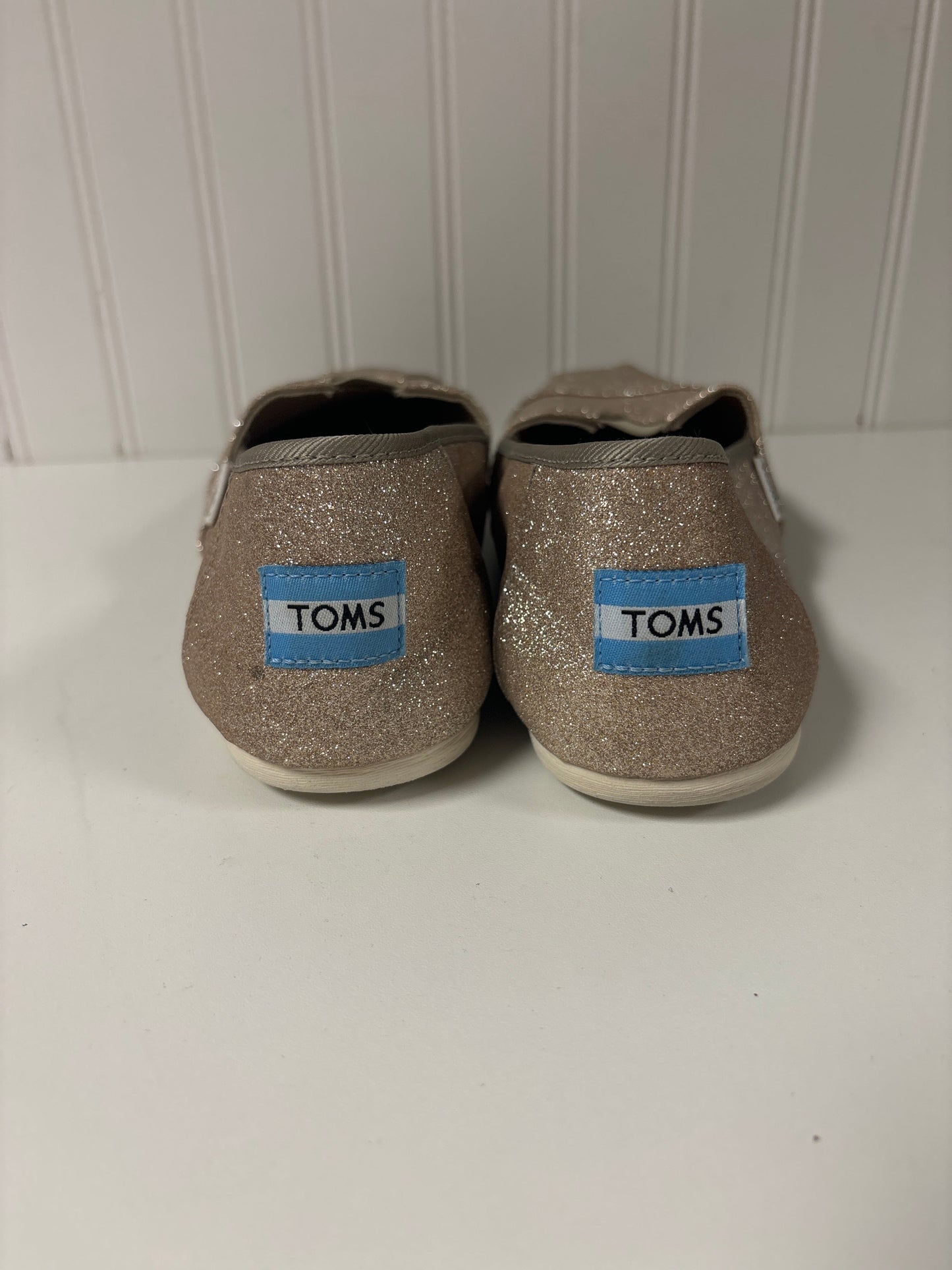 Shoes Flats By Toms In Gold, Size: 9.5