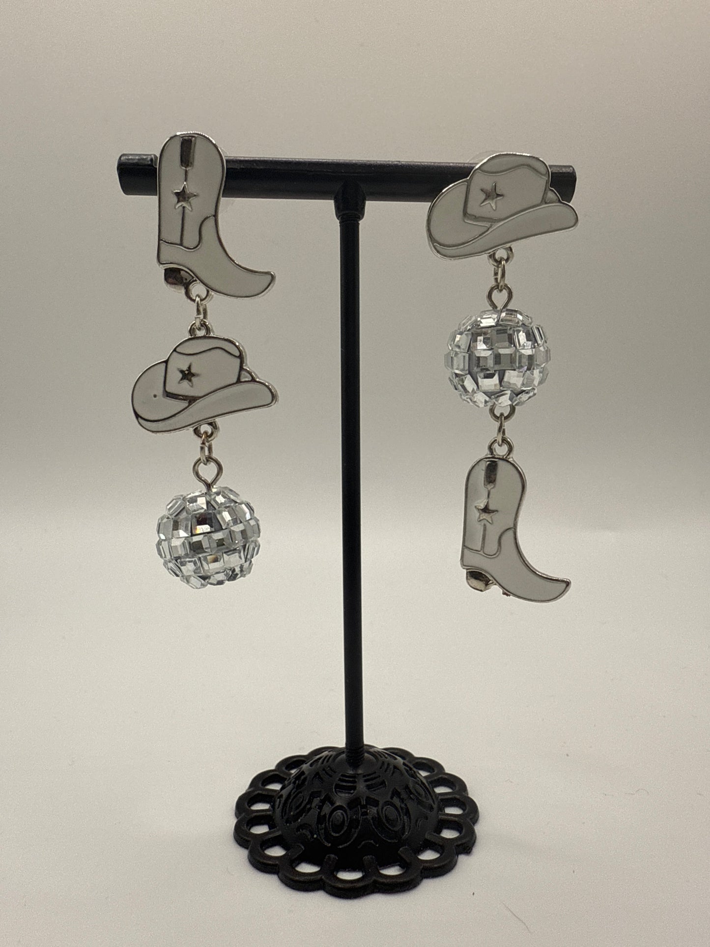 Earrings Dangle/drop By Clothes Mentor, Size: 1