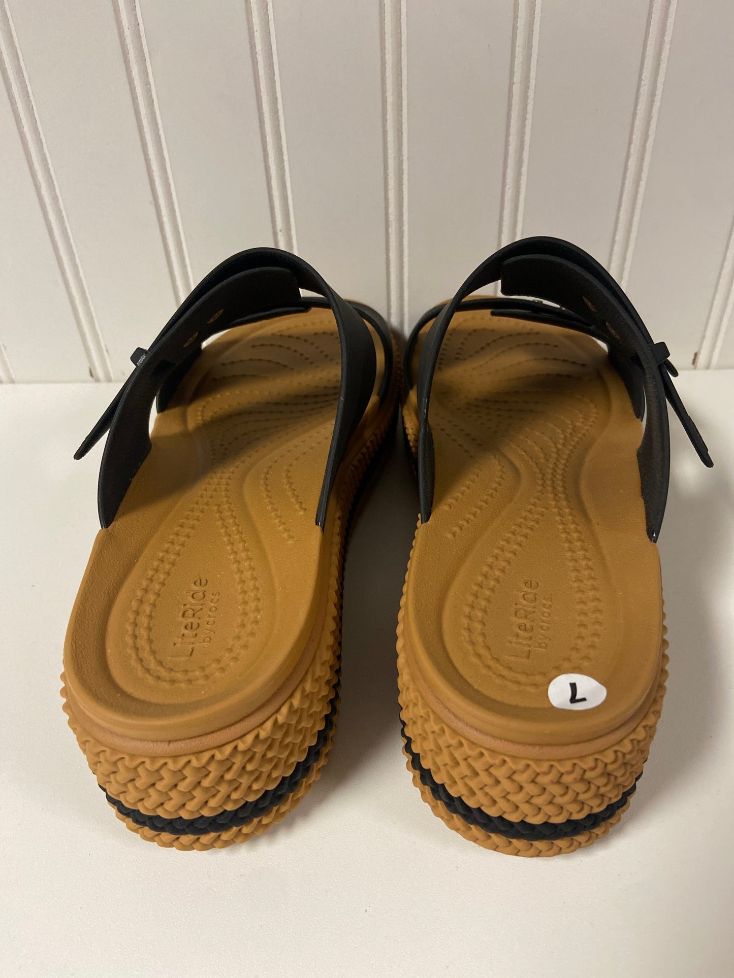 Sandals Flats By Crocs In Black & Tan, Size: 7