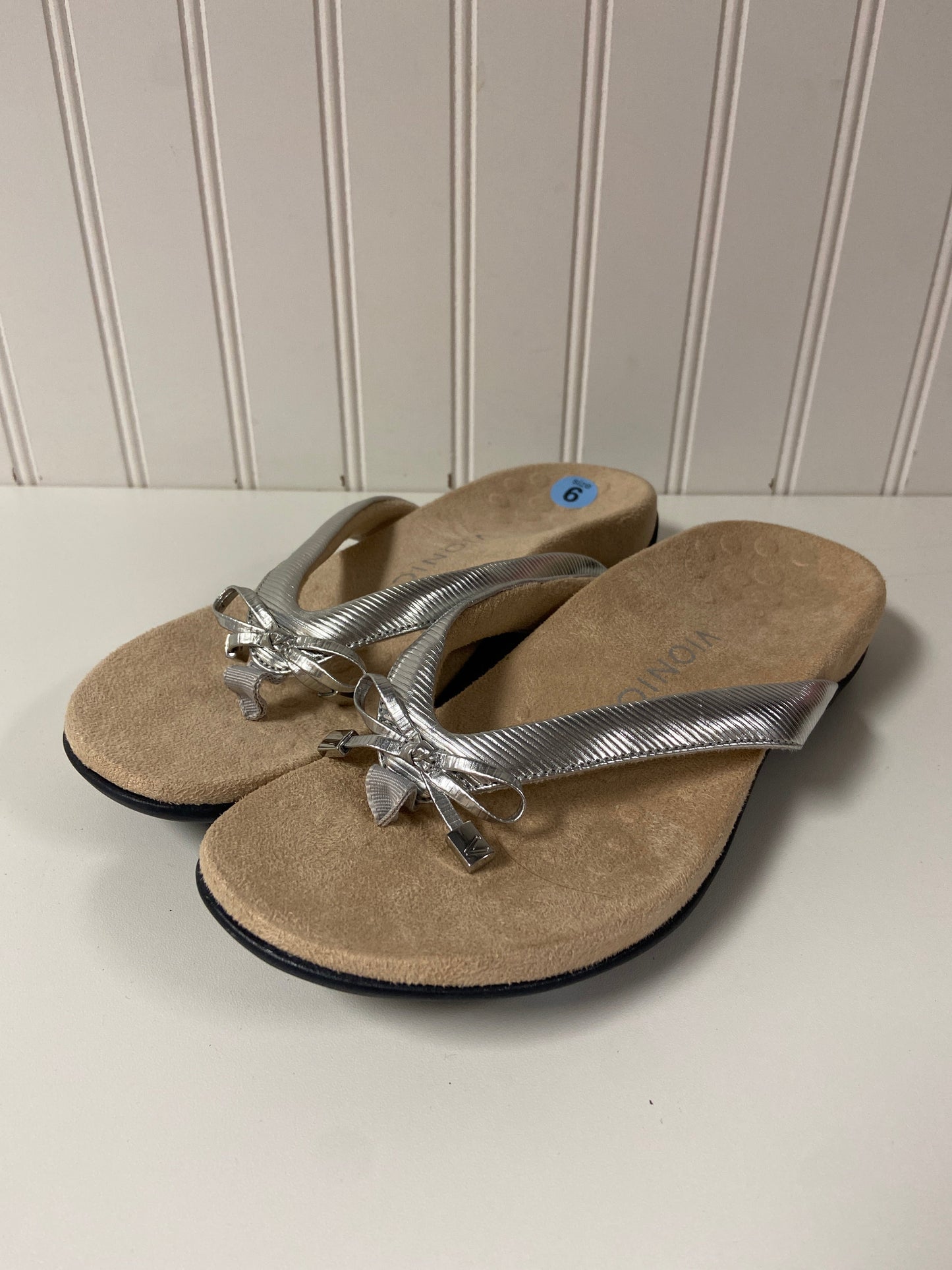 Sandals Flip Flops By Vionic In Silver, Size: 6