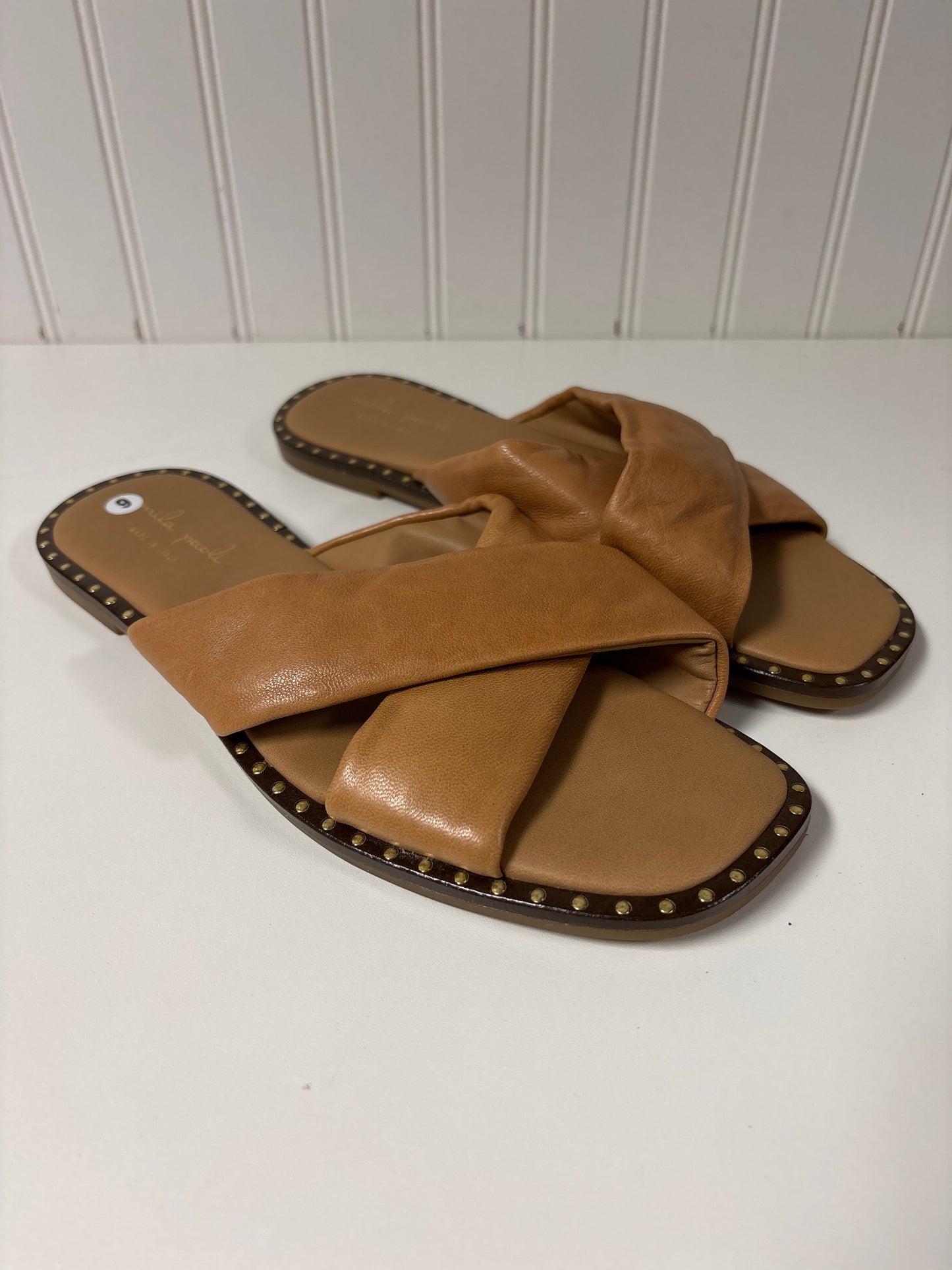 Sandals Flats By Cmc In Tan, Size: 9