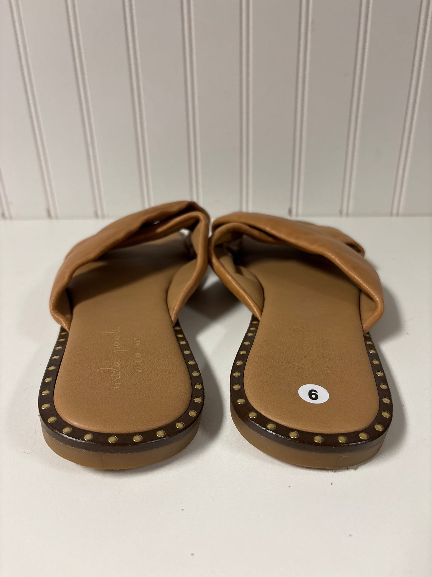 Sandals Flats By Cmc In Tan, Size: 9