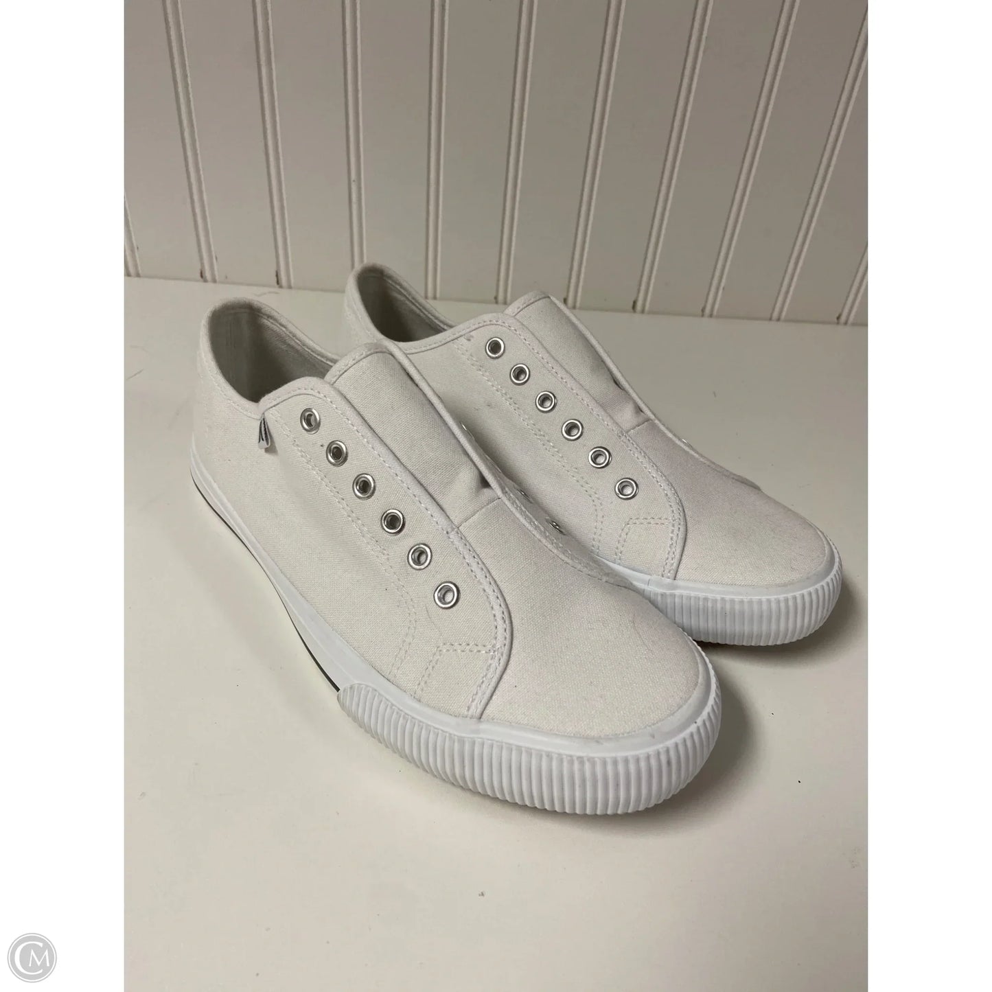 Shoes Sneakers By Cmc In White, Size: 6.5