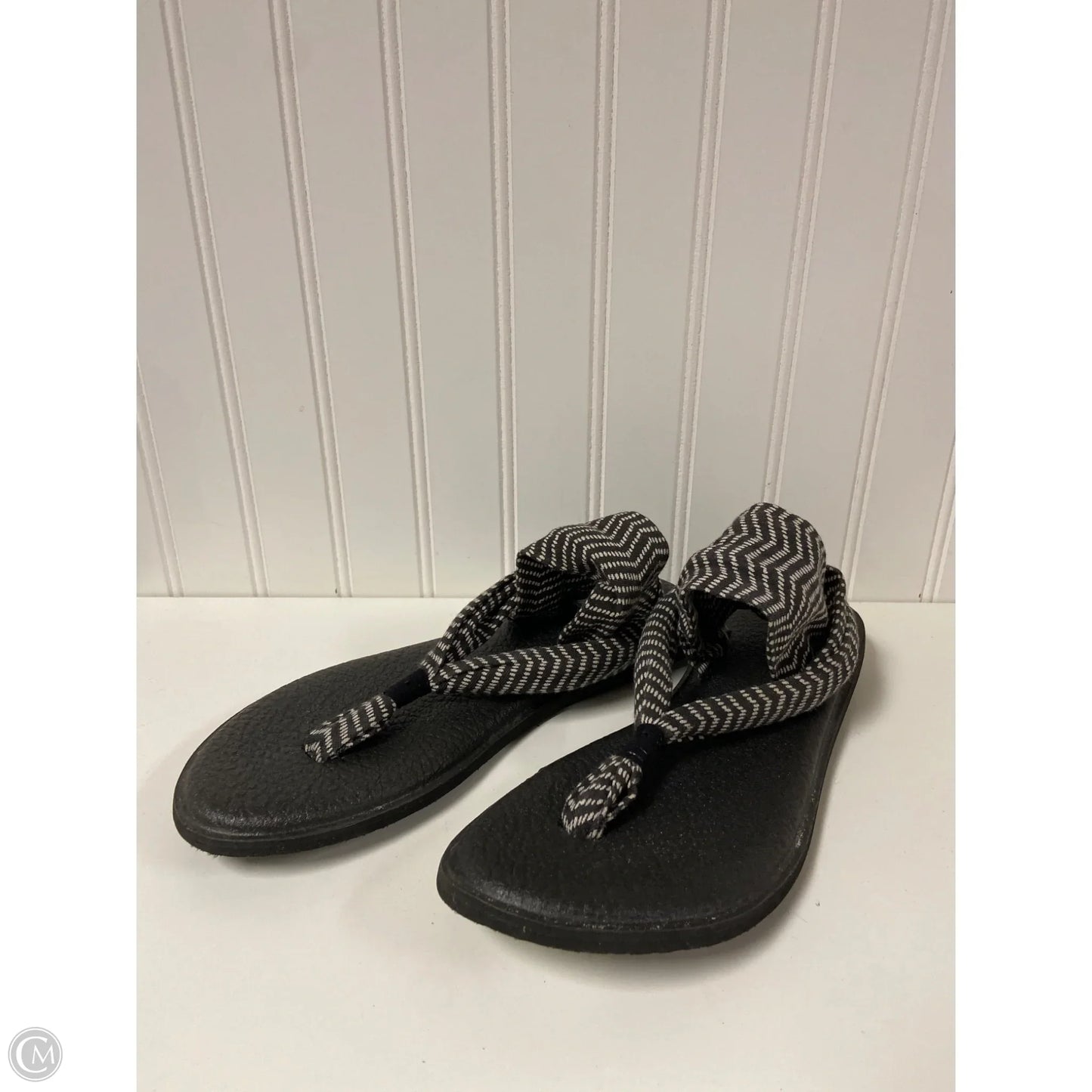 Sandals Flats By Sanuk In Black & White, Size: 10