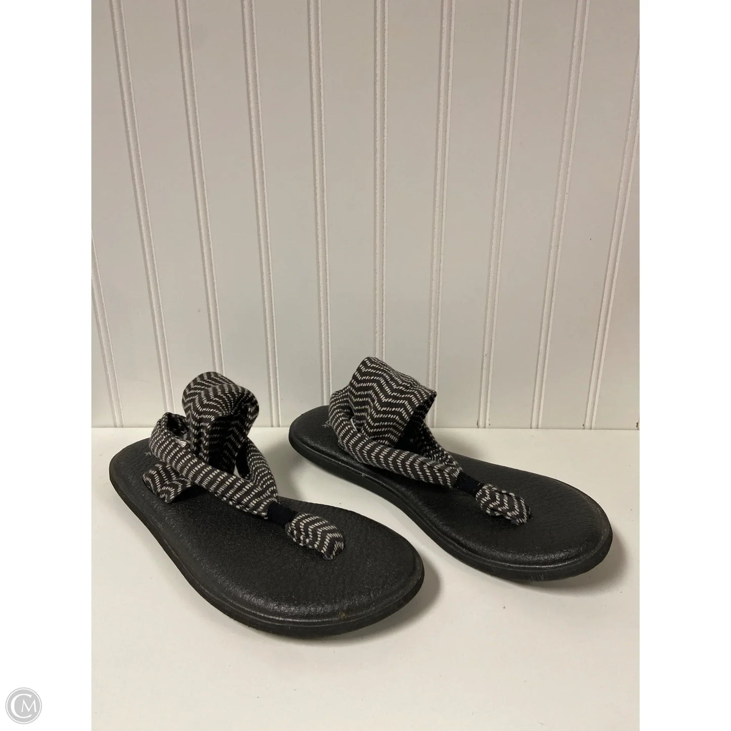 Sandals Flats By Sanuk In Black & White, Size: 10